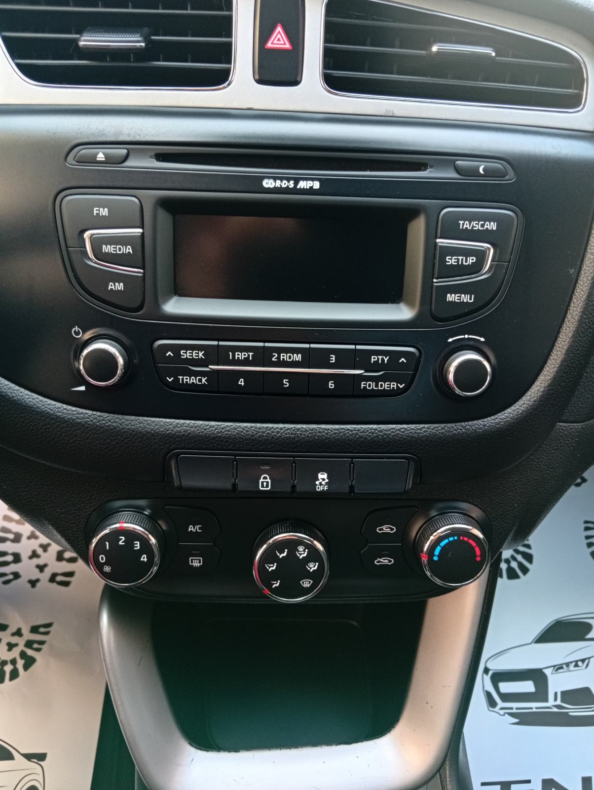 Kia Ceed 1.4 CRDi Spirit mod.2014 - KLIMA/ 152 TKM/ MEDIA/ KOŽNI MF, fotografija 12