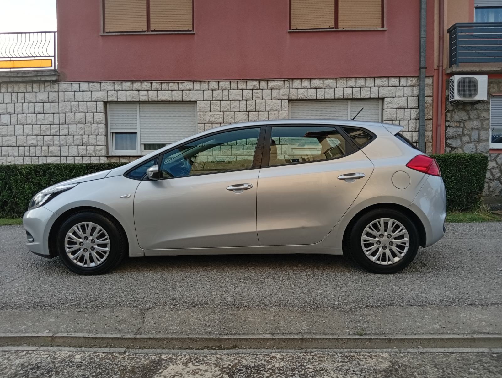 Kia Ceed 1.4 CRDi Spirit mod.2014 - KLIMA/ 152 TKM/ MEDIA/ KOŽNI MF, fotografija 5