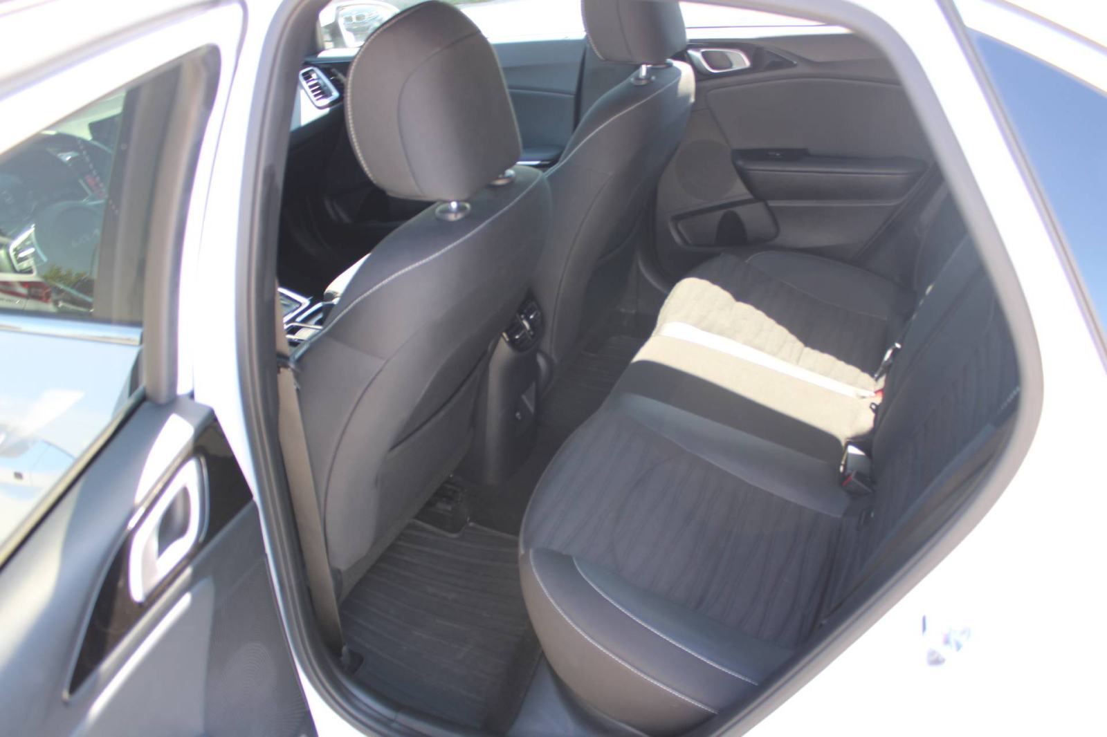 Kia Ceed 1.5 T-GDi AUTOMATIK GT Line *LED, NAVIGACIJA, KAMERA*, fotografija 12