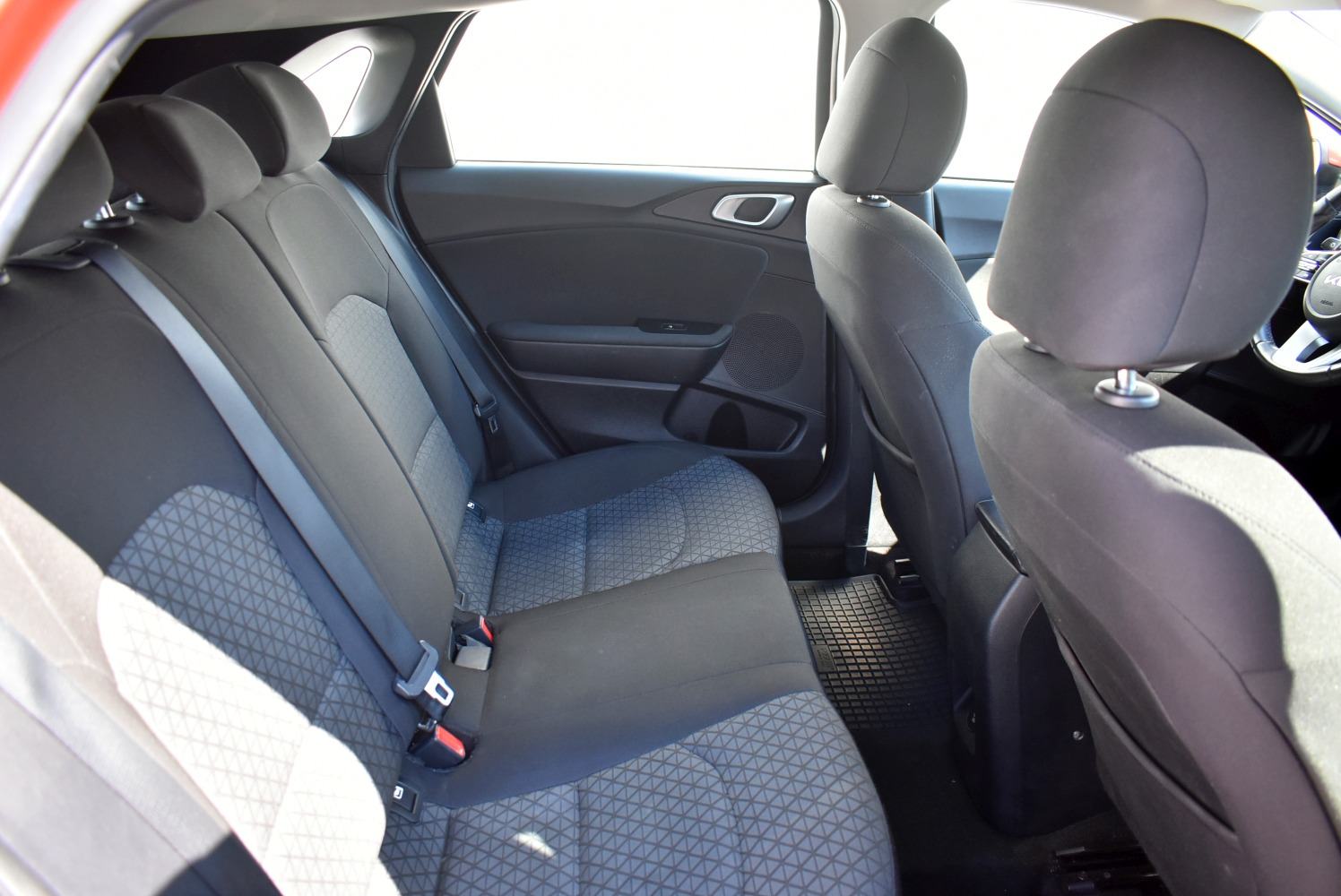 Kia Ceed 1.5 T-GDI *HR* TVORNIČKO JAMSTVO,SERVISNA, ALU. NAPLATCI, fotografija 6