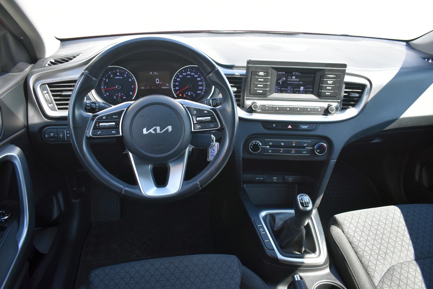 Kia Ceed 1.5 T-GDI *HR* TVORNIČKO JAMSTVO,SERVISNA, ALU. NAPLATCI, fotografija 4