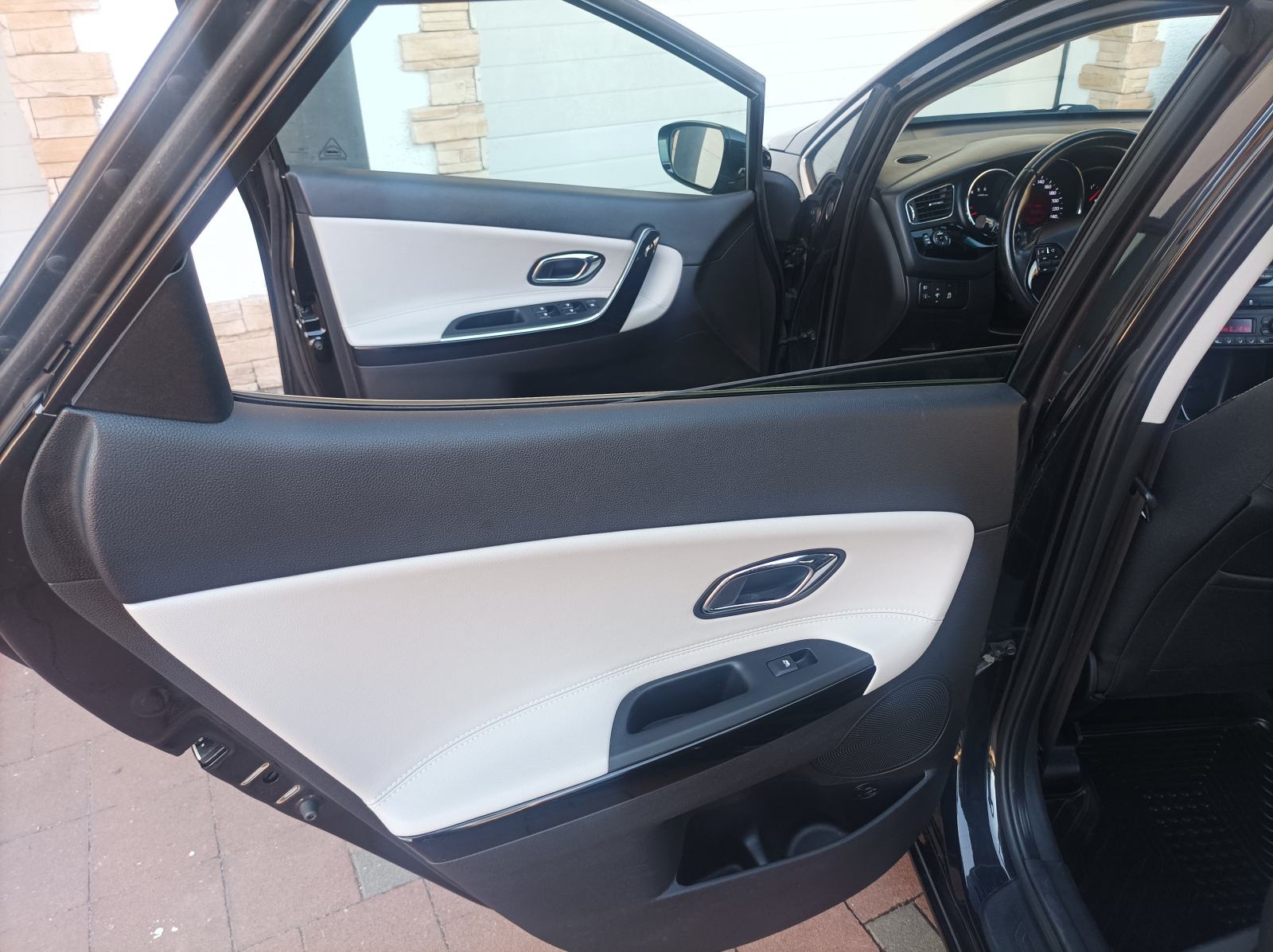Kia Ceed 1.6 CRDi *CHAMPION*, 128 ks/6 brz., REG. GODINU DANA..., fotografija 13