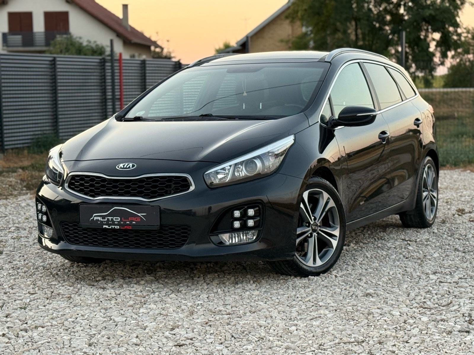 Kia Ceed 1,6 CRDi * GT LINE * AUTOMATIK * PANORAMA *, fotografija 1