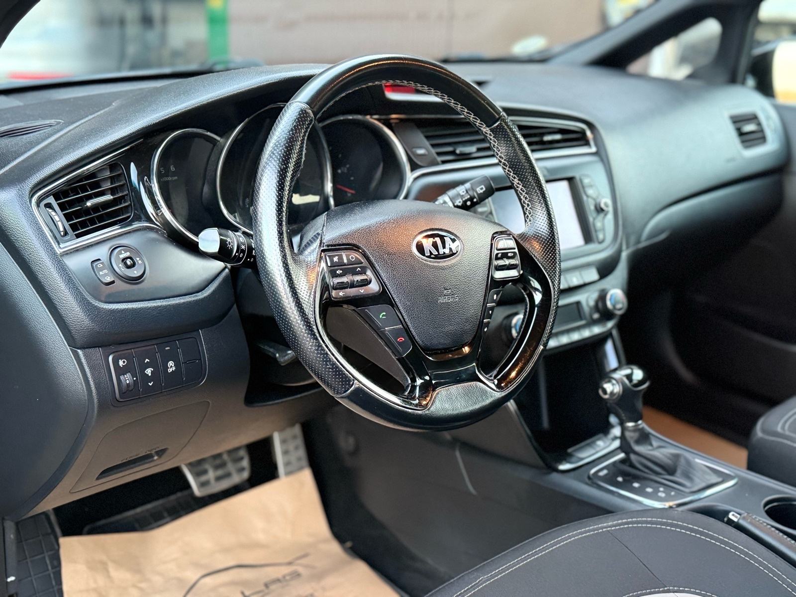 Kia Ceed 1,6 CRDi * GT LINE * AUTOMATIK * PANORAMA *, fotografija 10