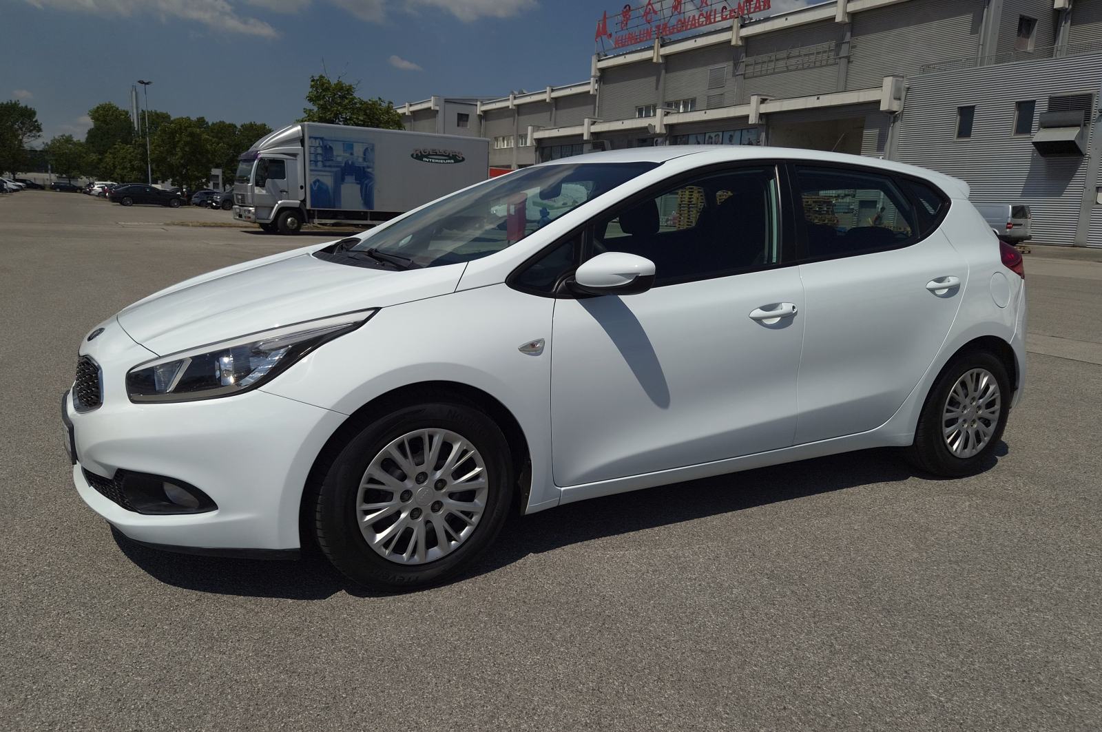 Kia Ceed 1,6 CRDi****reg. 5/2027.g***ODLIČAN***, pogled izvana - slika 3
