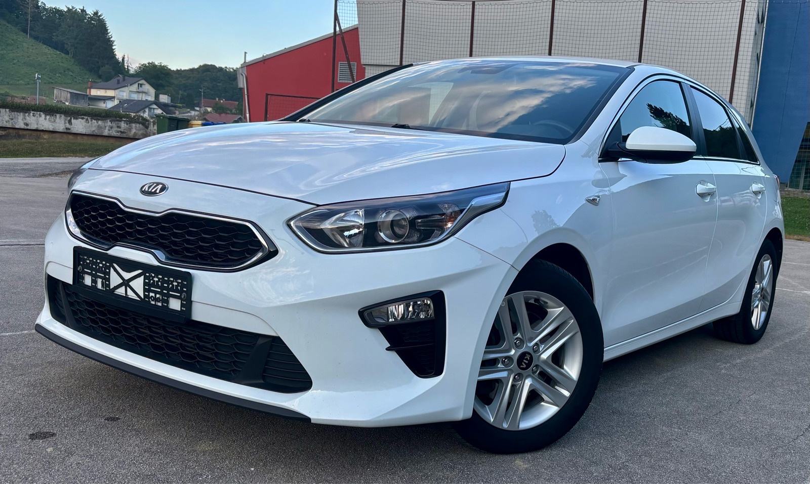 Kia Ceed 1.6 crdi Vision, Navi, Kamera, Full Led..REG. GODINU DANA!!!, pogled izvana - slika 1