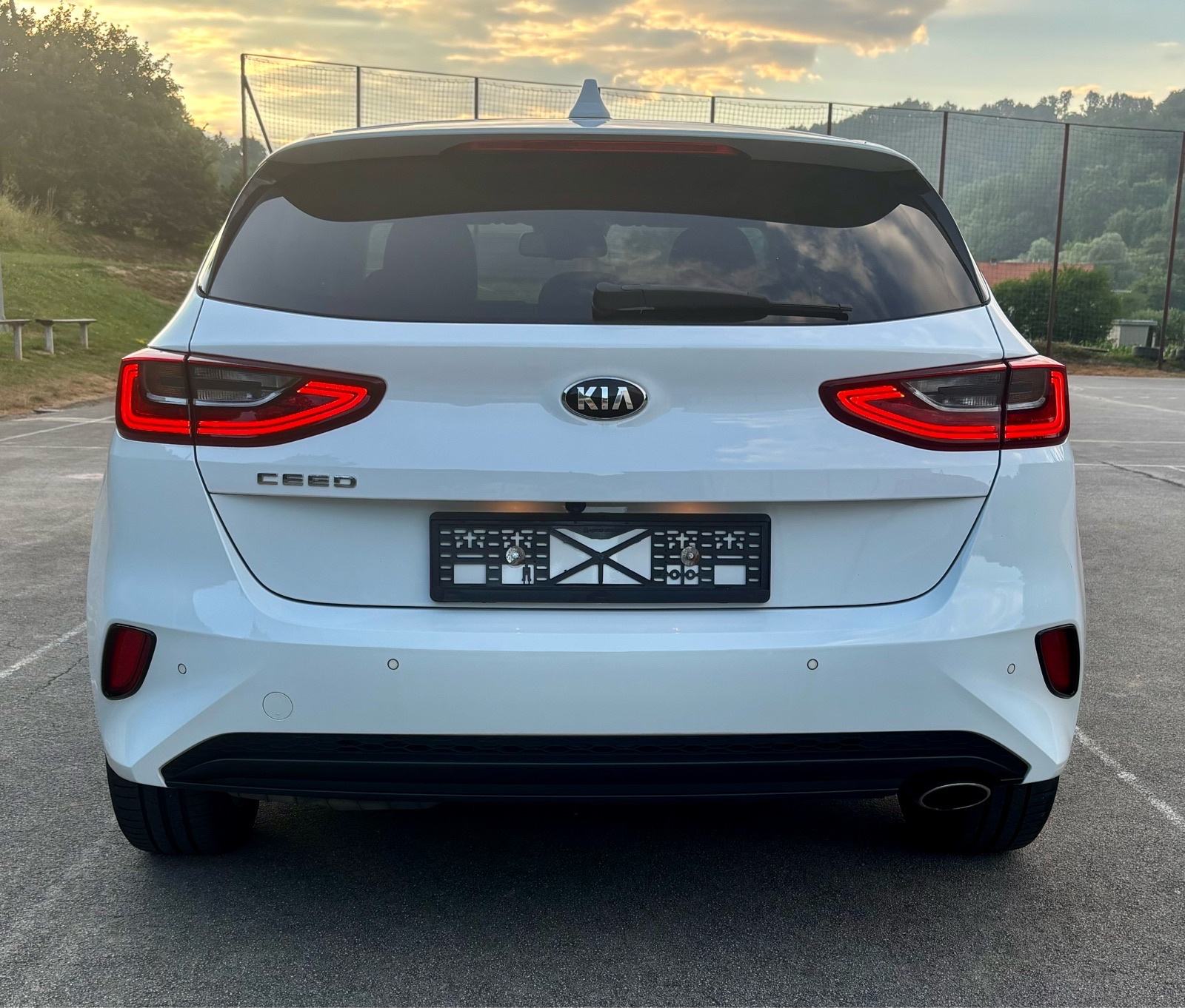 Kia Ceed 1.6 crdi Vision, Navi, Kamera, Full Led..REG. GODINU DANA!!!, fotografija 8