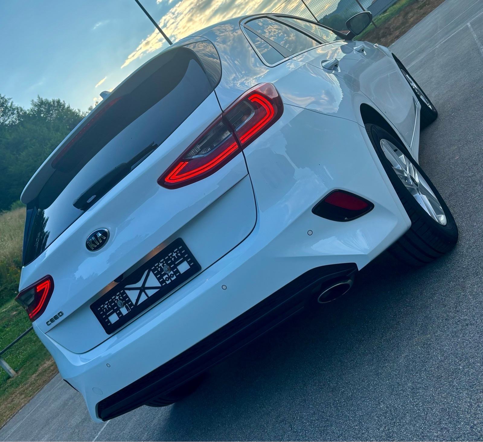 Kia Ceed 1.6 crdi Vision, Navi, Kamera, Full Led..REG. GODINU DANA!!!, fotografija 6