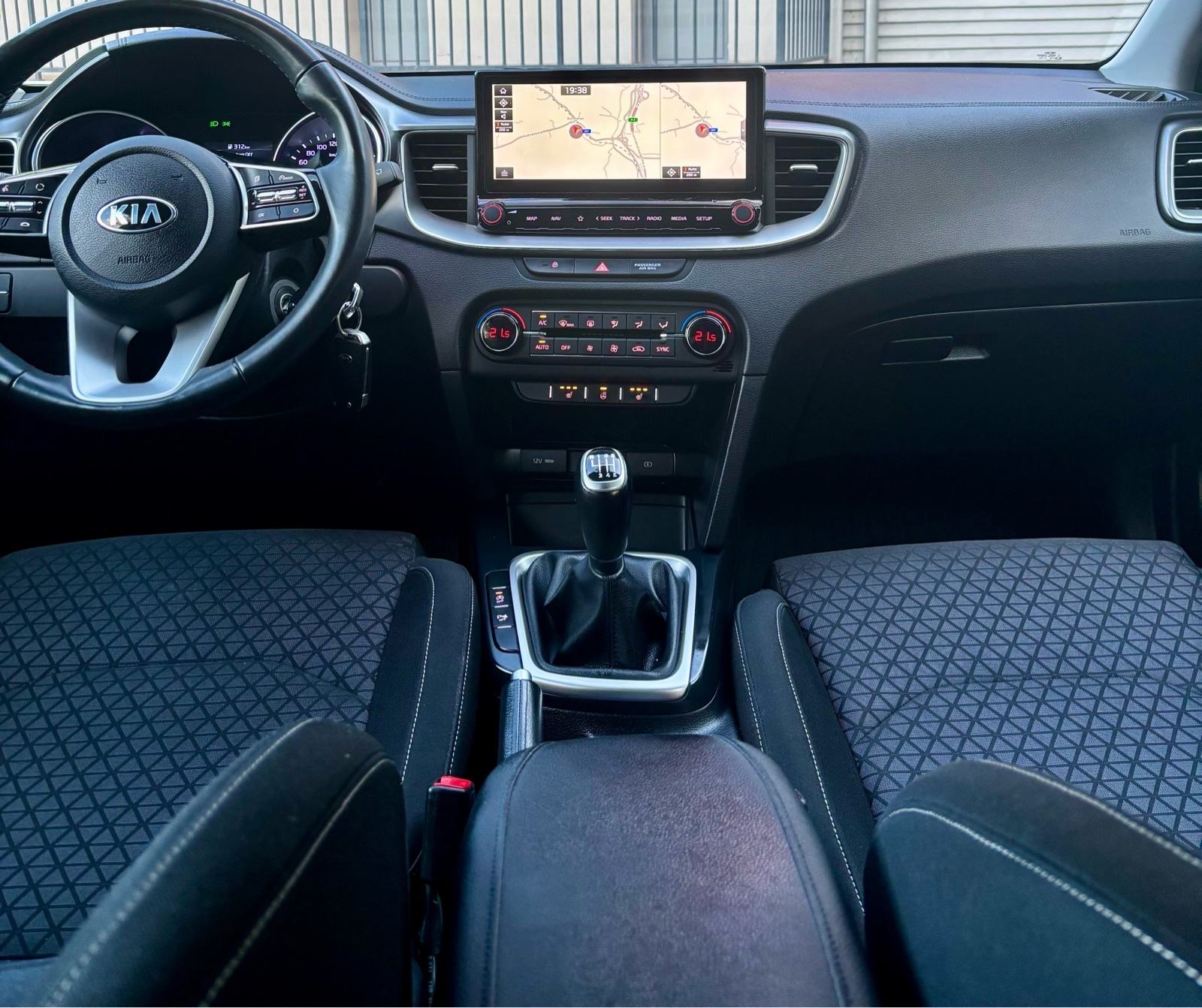 Kia Ceed 1.6 crdi Vision, Navi, Kamera, Full Led..REG. GODINU DANA!!!, fotografija 13