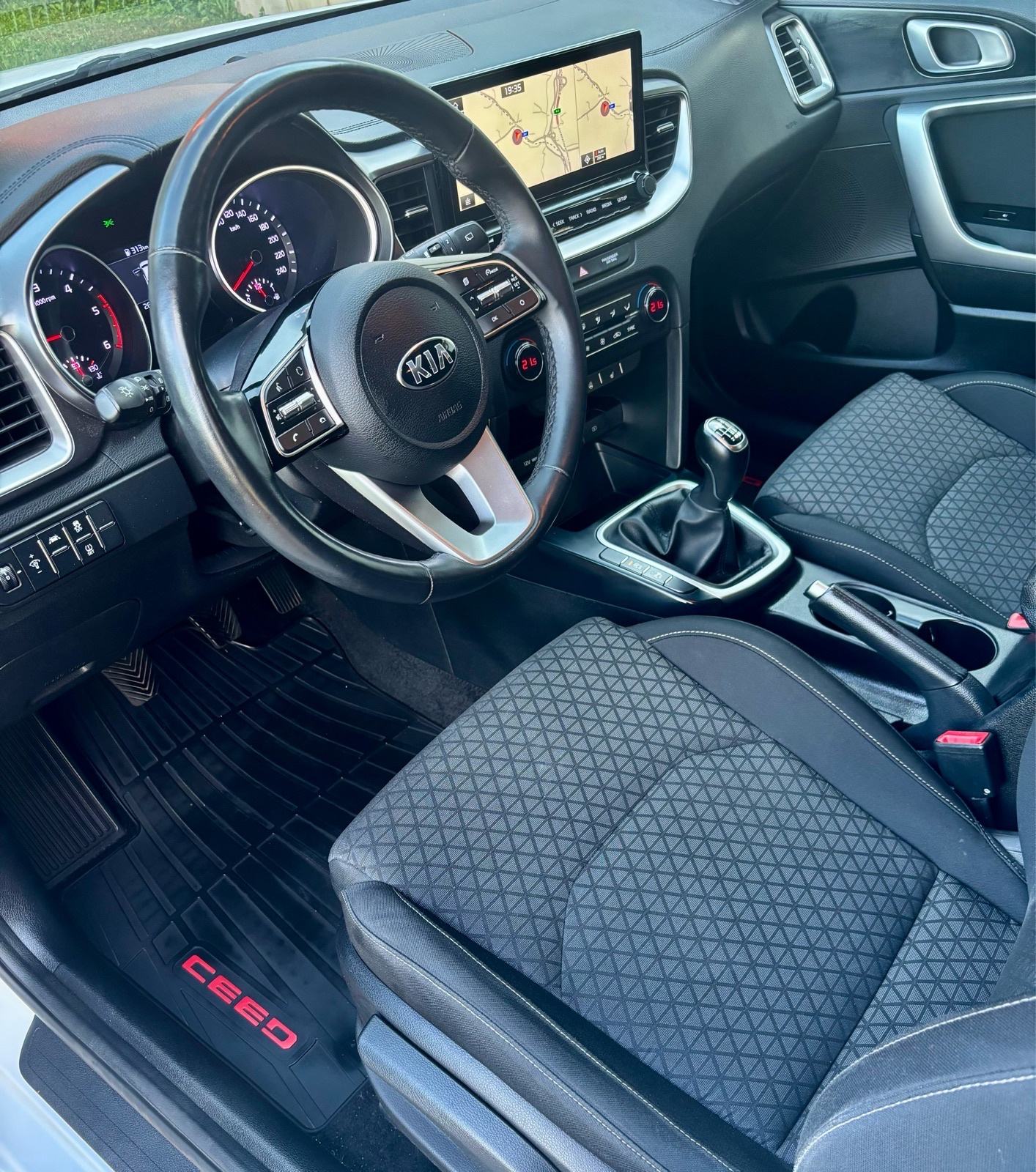 Kia Ceed 1.6 crdi Vision, Navi, Kamera, Full Led..REG. GODINU DANA!!!, fotografija 10