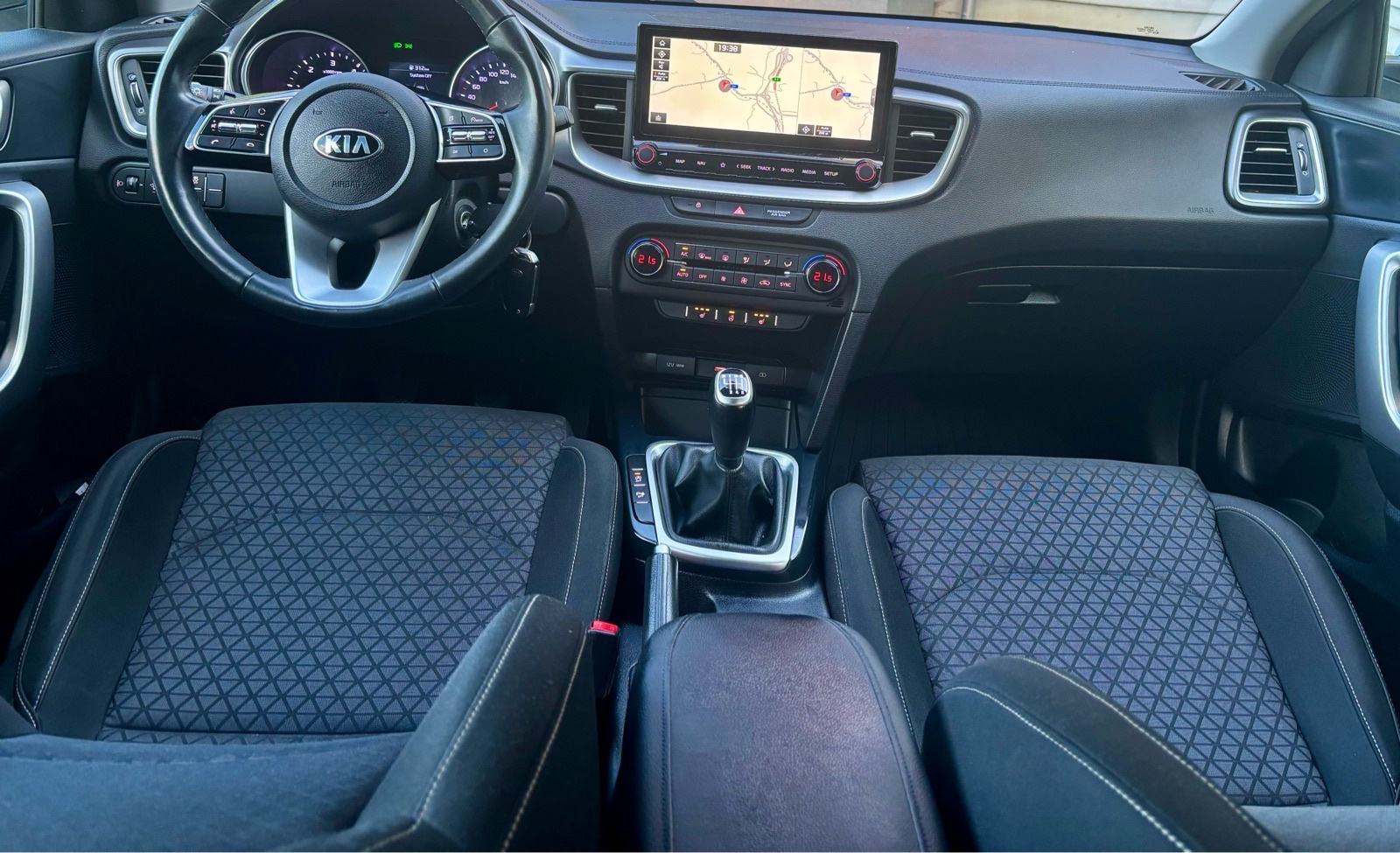 Kia Ceed 1.6 crdi Vision, Navi, Kamera, Full Led..REG. GODINU DANA!!!, fotografija 12