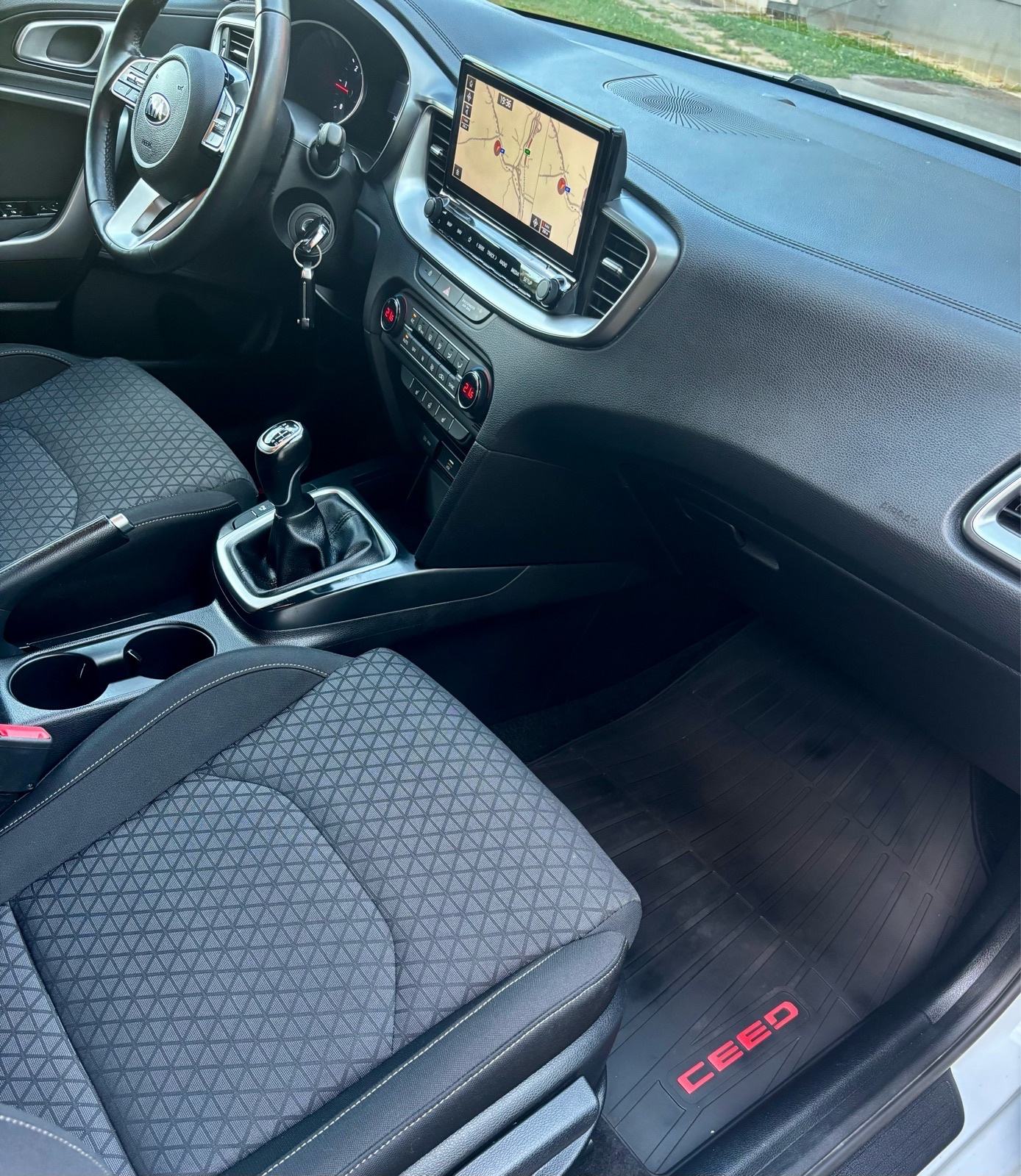 Kia Ceed 1.6 crdi Vision, Navi, Kamera, Full Led..REG. GODINU DANA!!!, fotografija 11