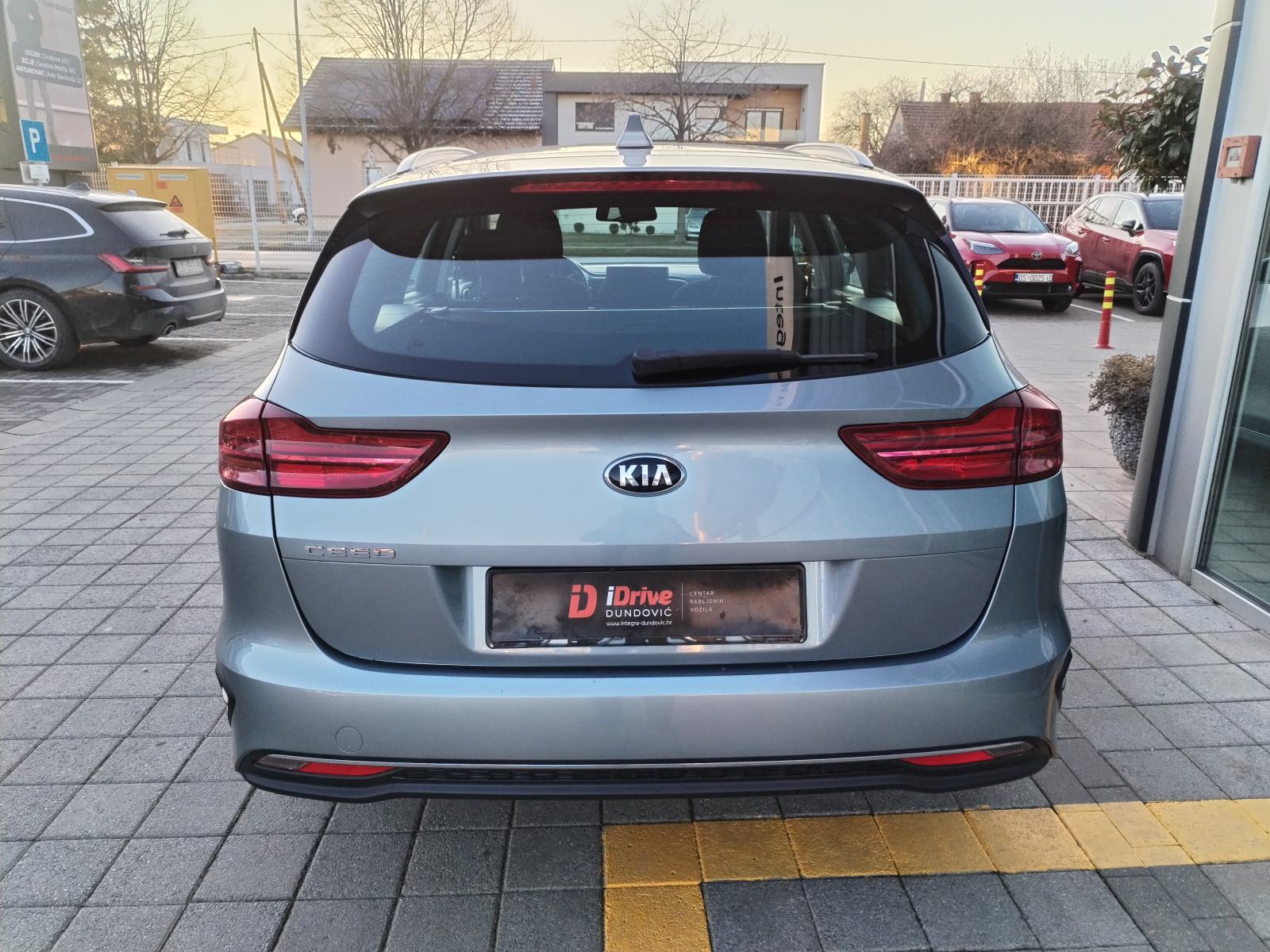 Kia Ceed (cee'd) SW 1,0 T-GDI, GARANCIJA 1 GOD., TOP STANJE, KAMERA, fotografija 5