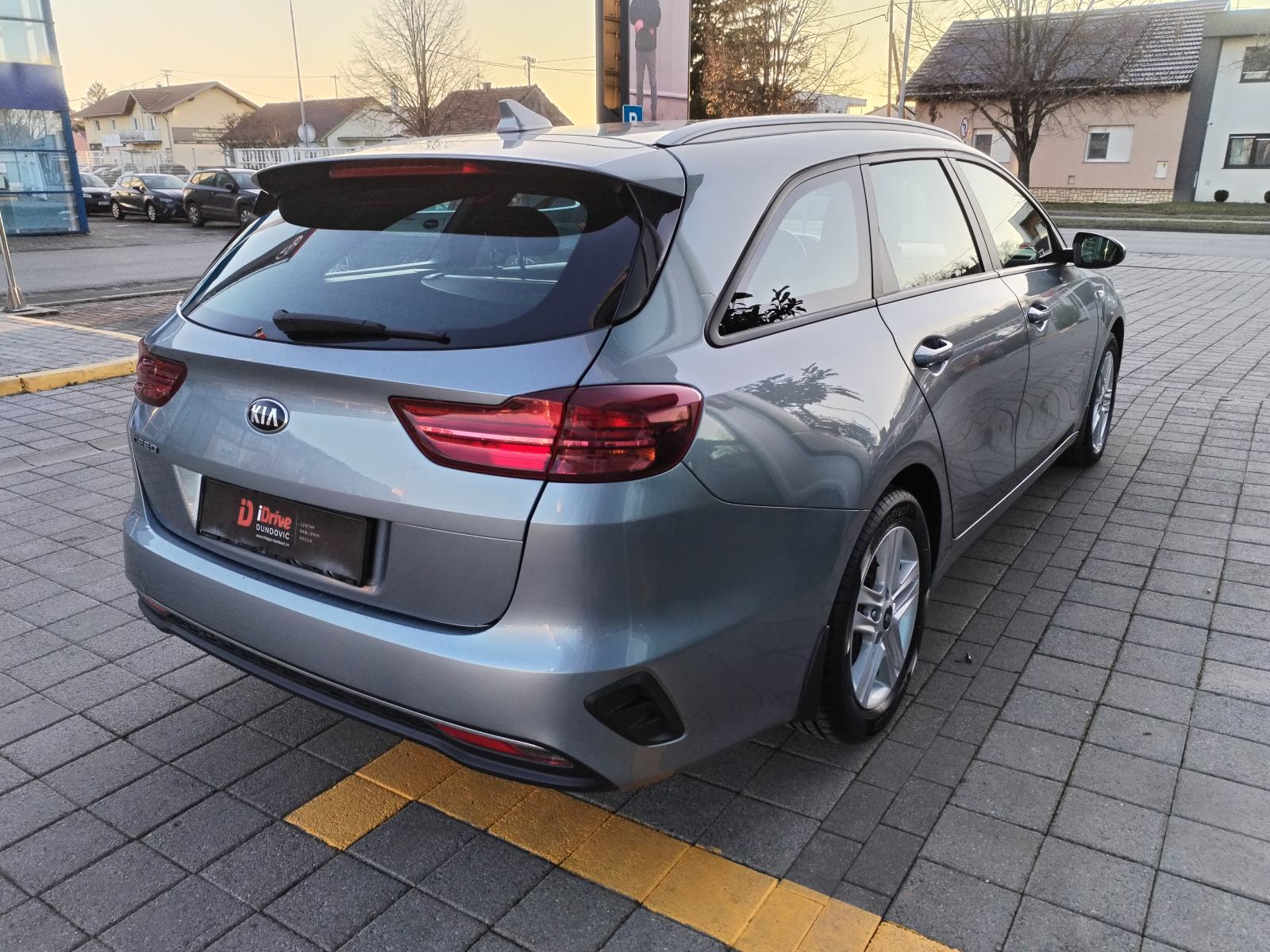 Kia Ceed (cee'd) SW 1,0 T-GDI, GARANCIJA 1 GOD., TOP STANJE, KAMERA, fotografija 4