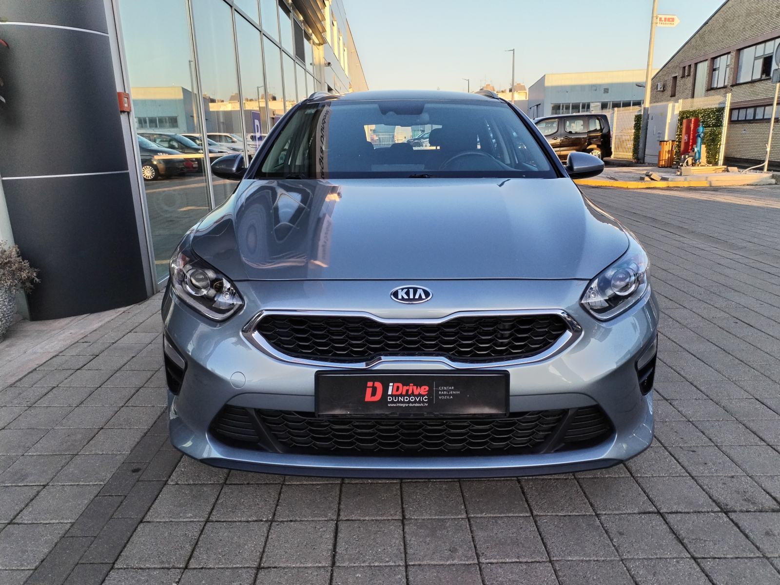 Kia Ceed (cee'd) SW 1,0 T-GDI, GARANCIJA 1 GOD., TOP STANJE, KAMERA, fotografija 2