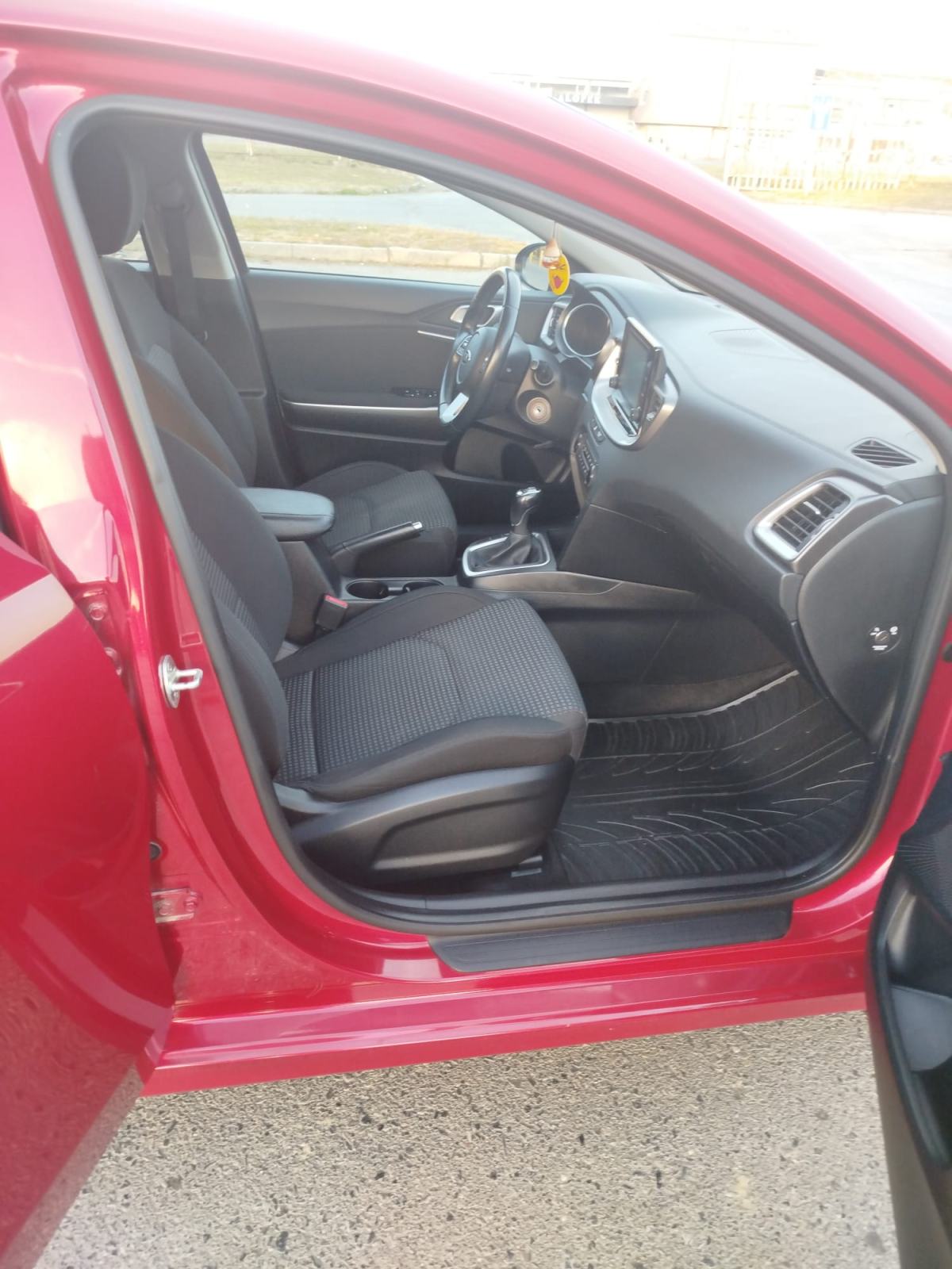 Kia Ceed (cee'd) 1.0 T-GDI, fotografija 10