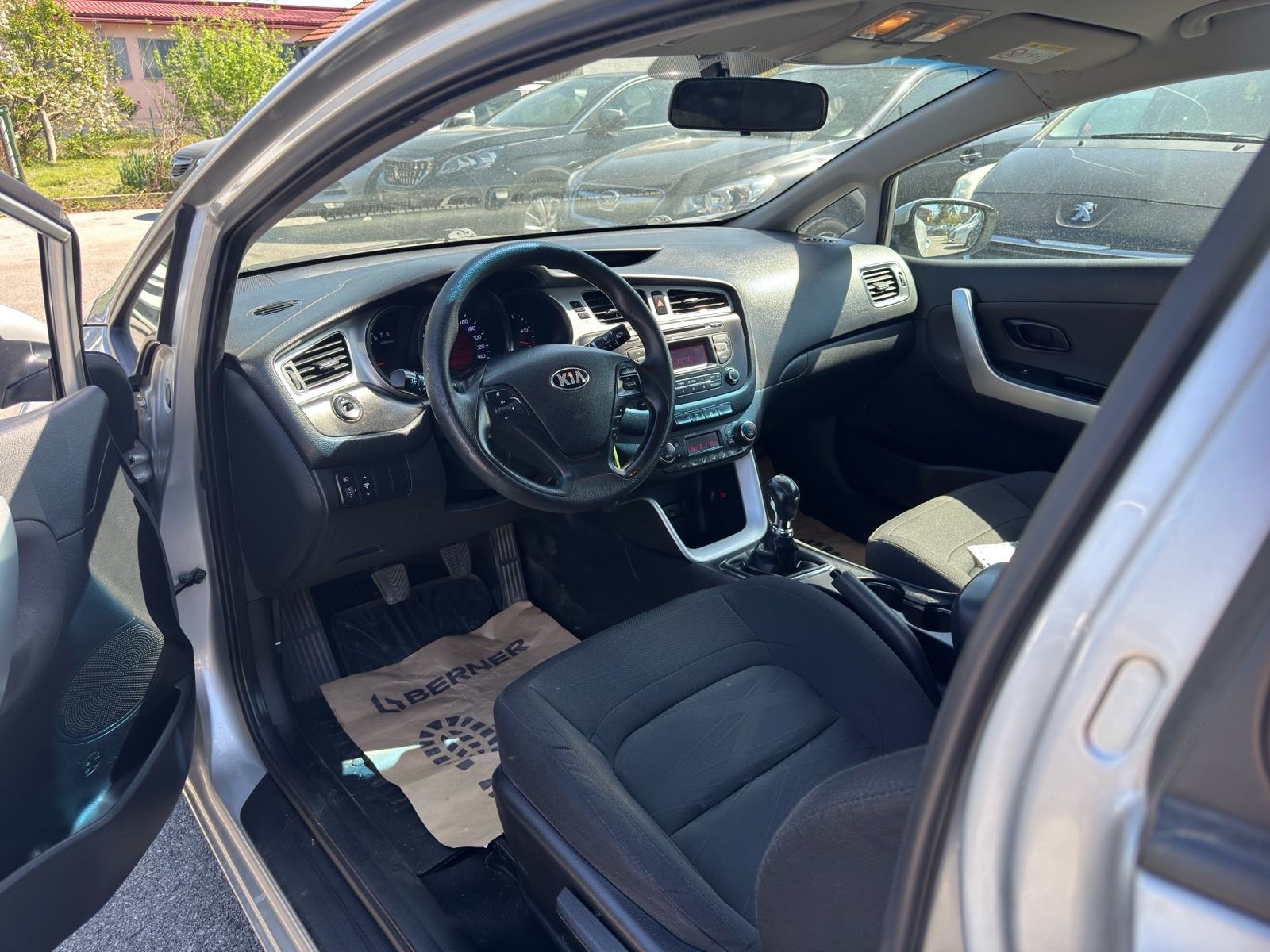 Kia Ceed (cee'd) 1,4 LX eco, fotografija 9