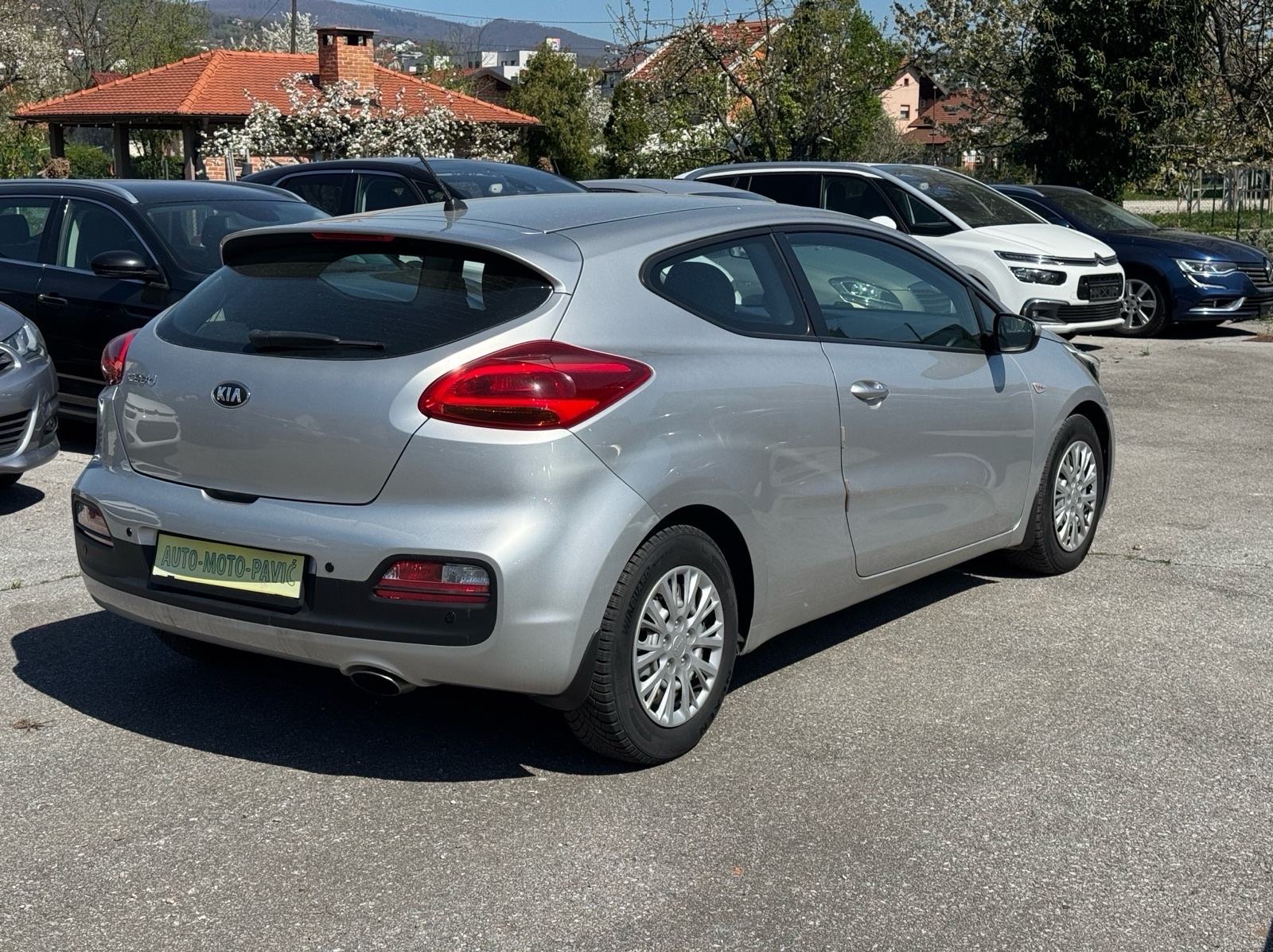 Kia Ceed (cee'd) 1,4 LX eco, fotografija 5