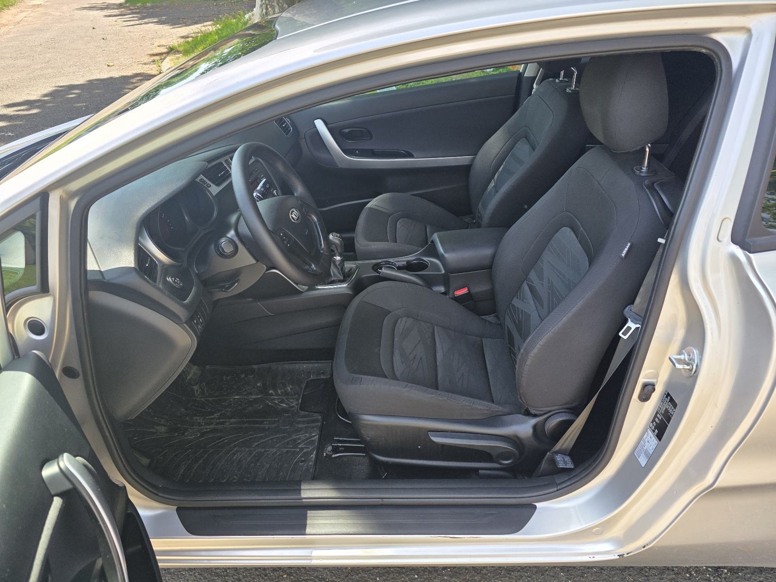 Kia Ceed (cee'd) 1,4 CRDi LX, fotografija 9