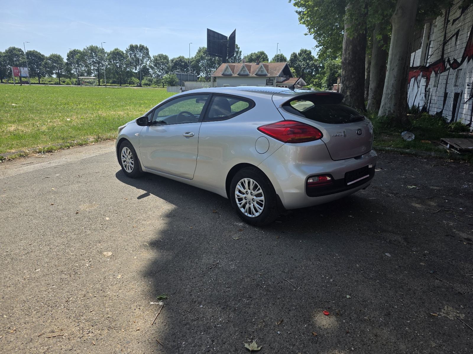 Kia Ceed (cee'd) 1,4 CRDi LX, fotografija 3