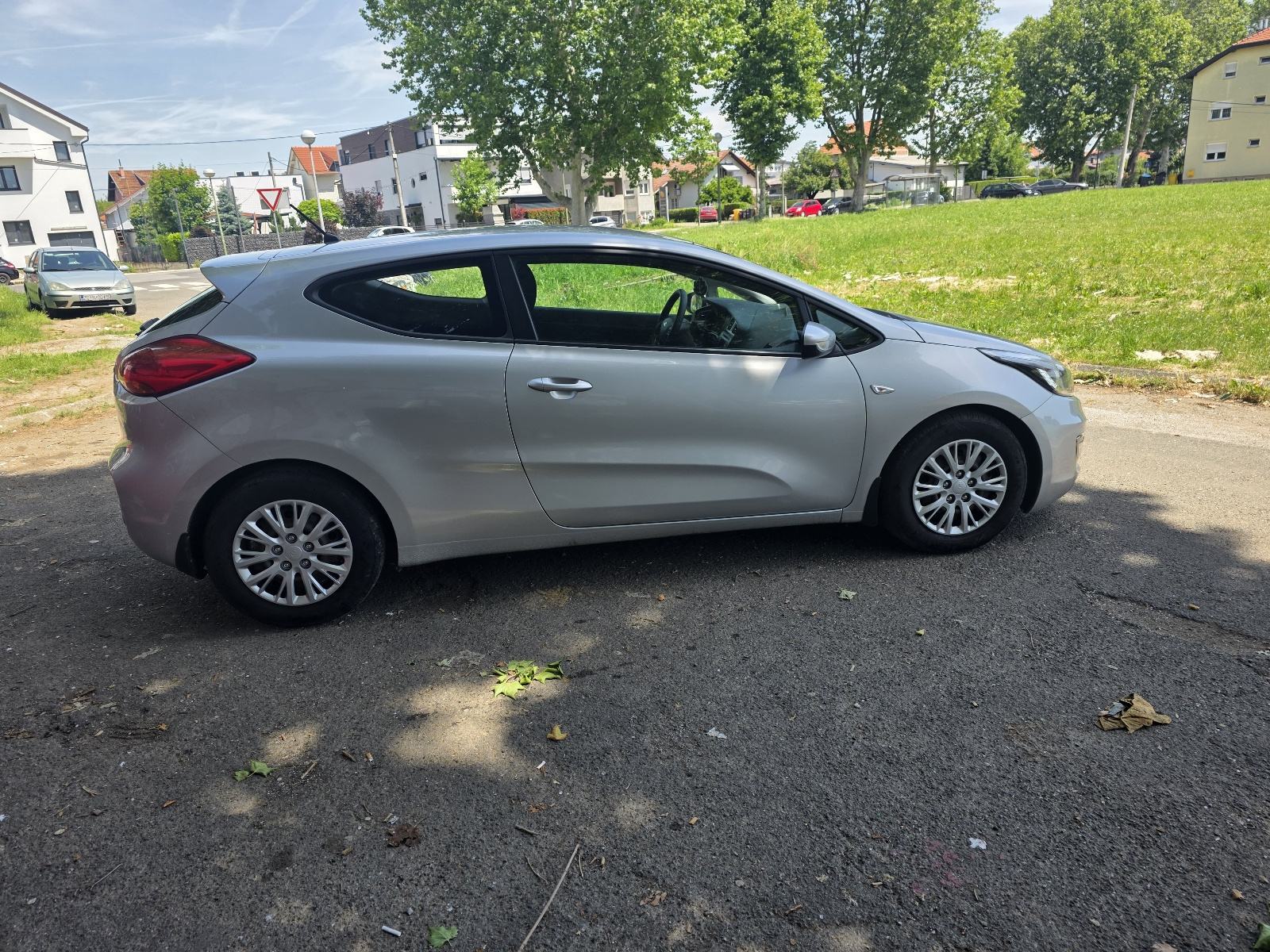 Kia Ceed (cee'd) 1,4 CRDi LX, fotografija 6