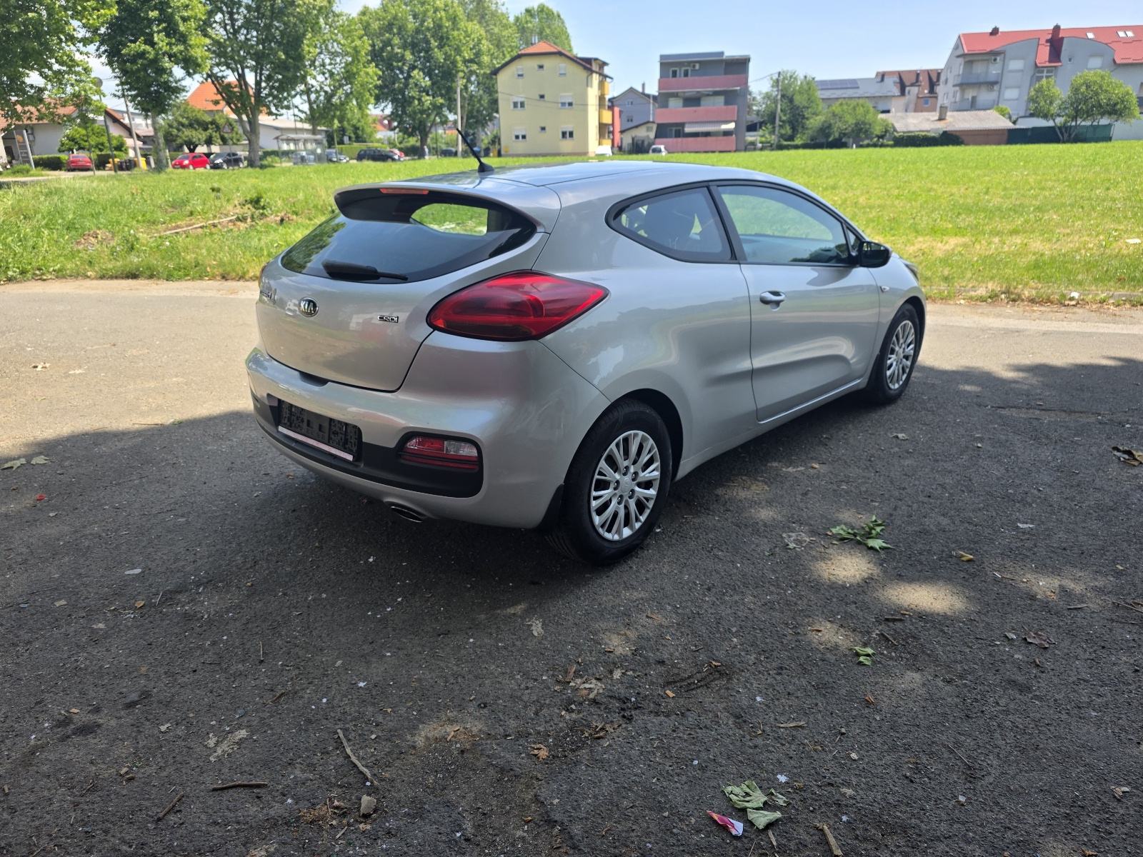 Kia Ceed (cee'd) 1,4 CRDi LX, fotografija 5