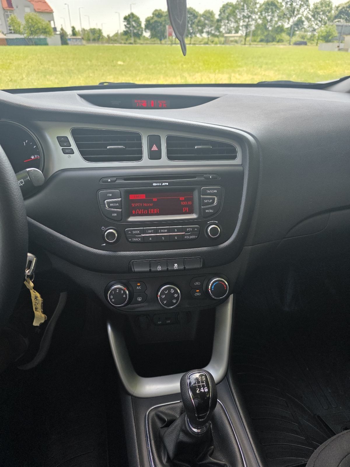 Kia Ceed (cee'd) 1,4 CRDi LX, fotografija 13