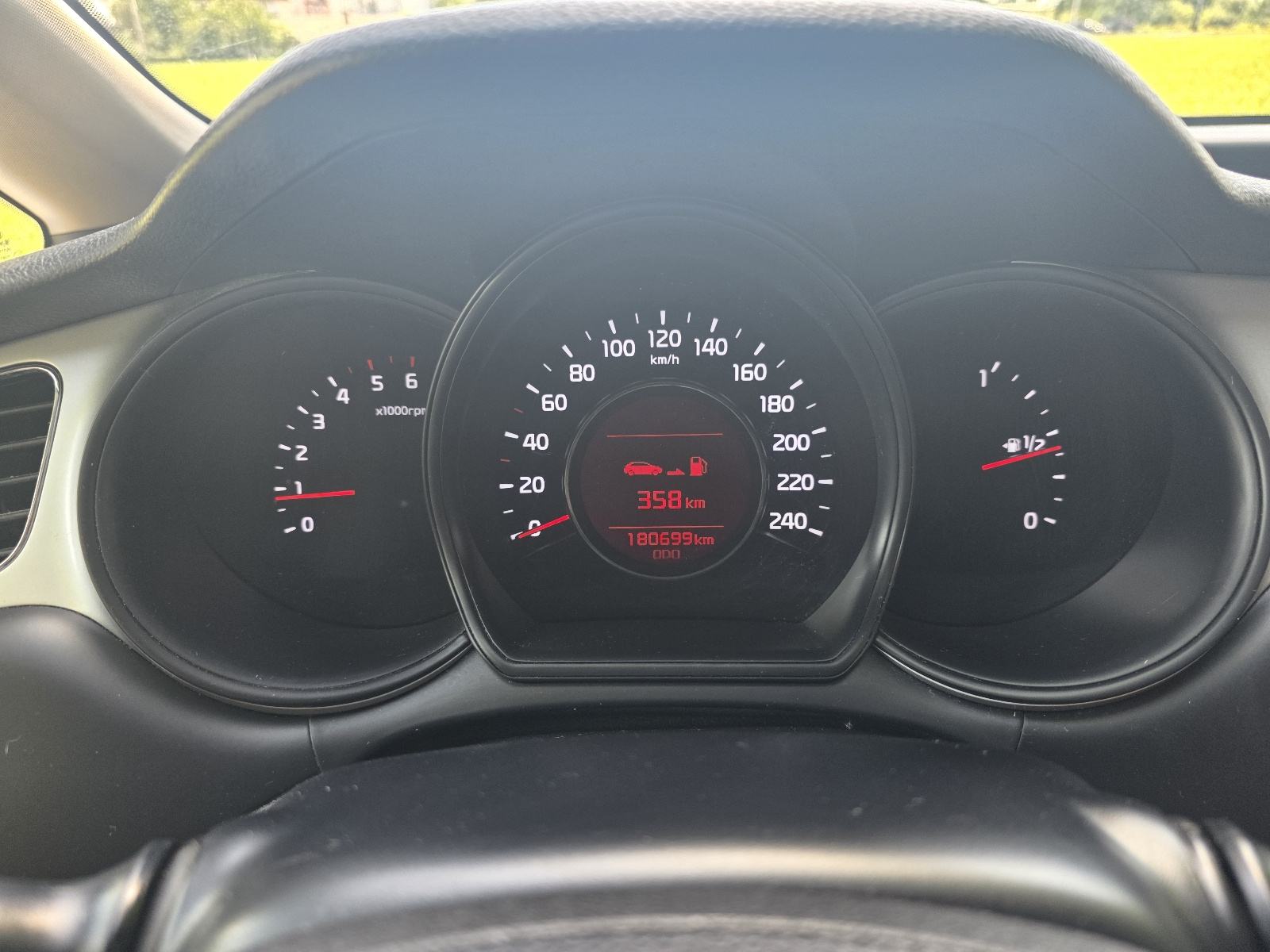 Kia Ceed (cee'd) 1,4 CRDi LX, fotografija 14