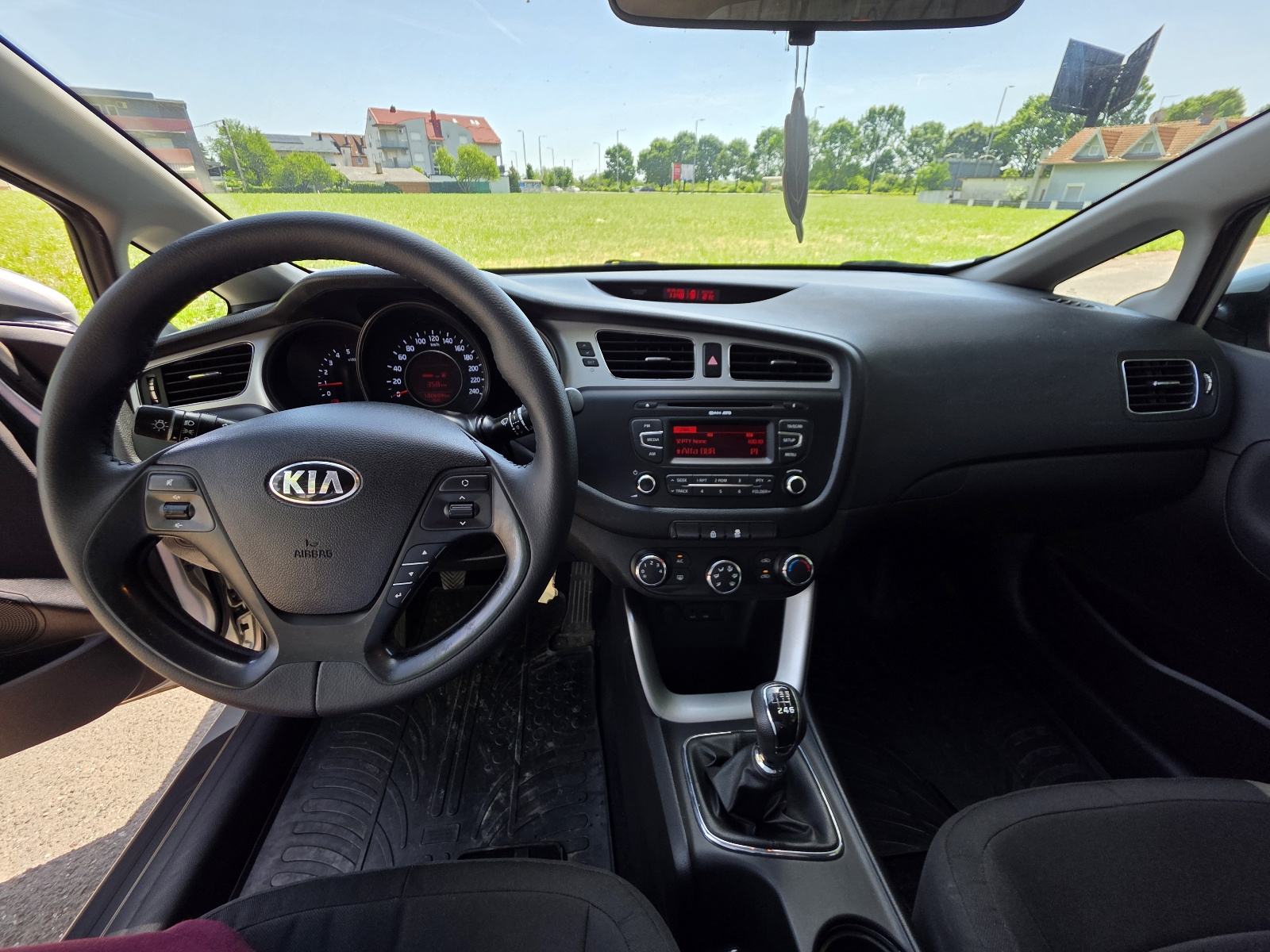 Kia Ceed (cee'd) 1,4 CRDi LX, fotografija 11