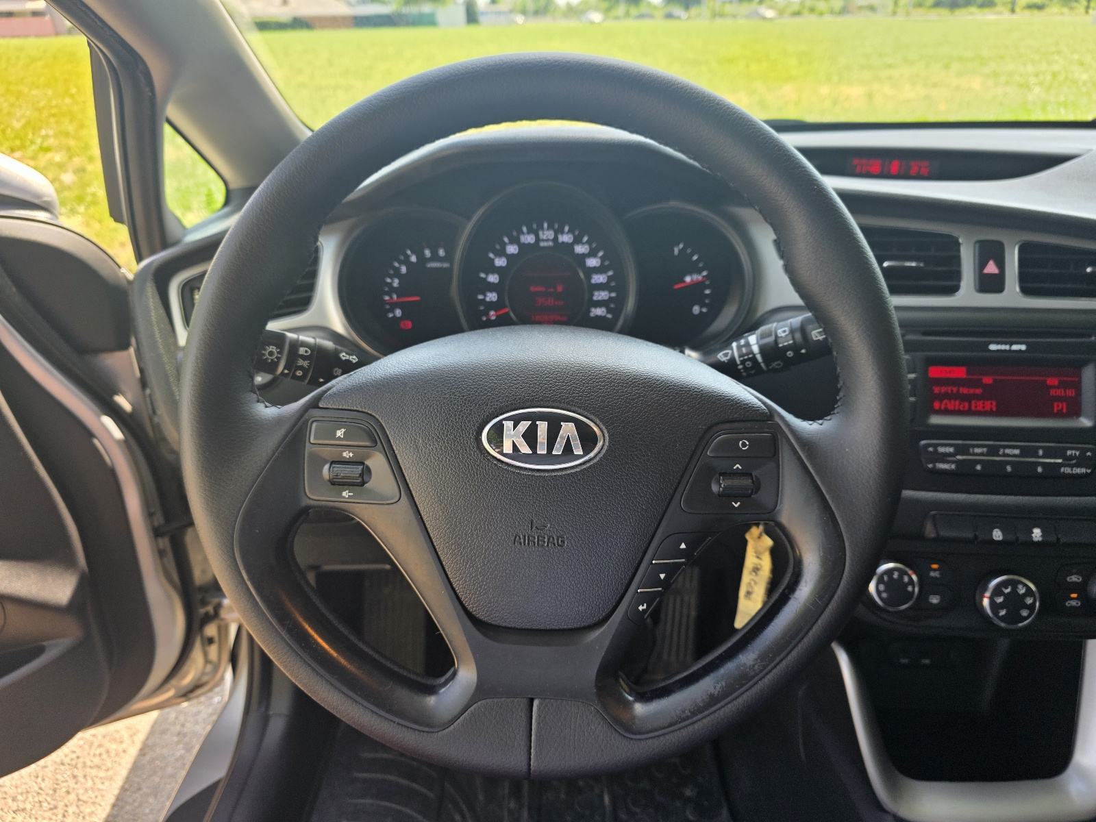 Kia Ceed (cee'd) 1,4 CRDi LX, fotografija 12