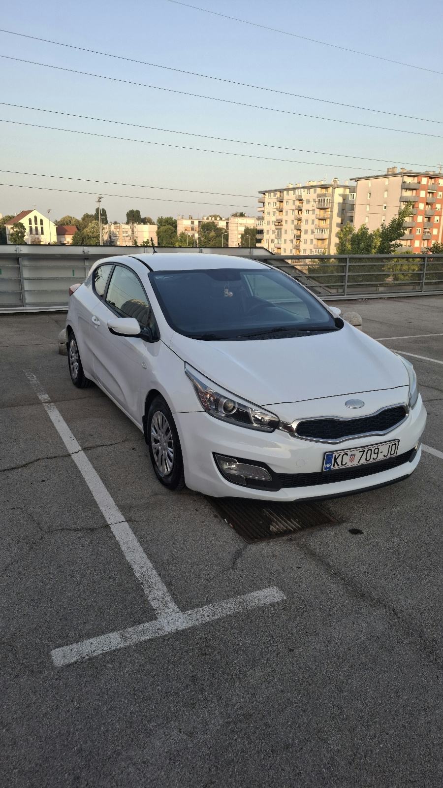 Kia Ceed (cee'd) 1,4 CRDi LX, fotografija 3