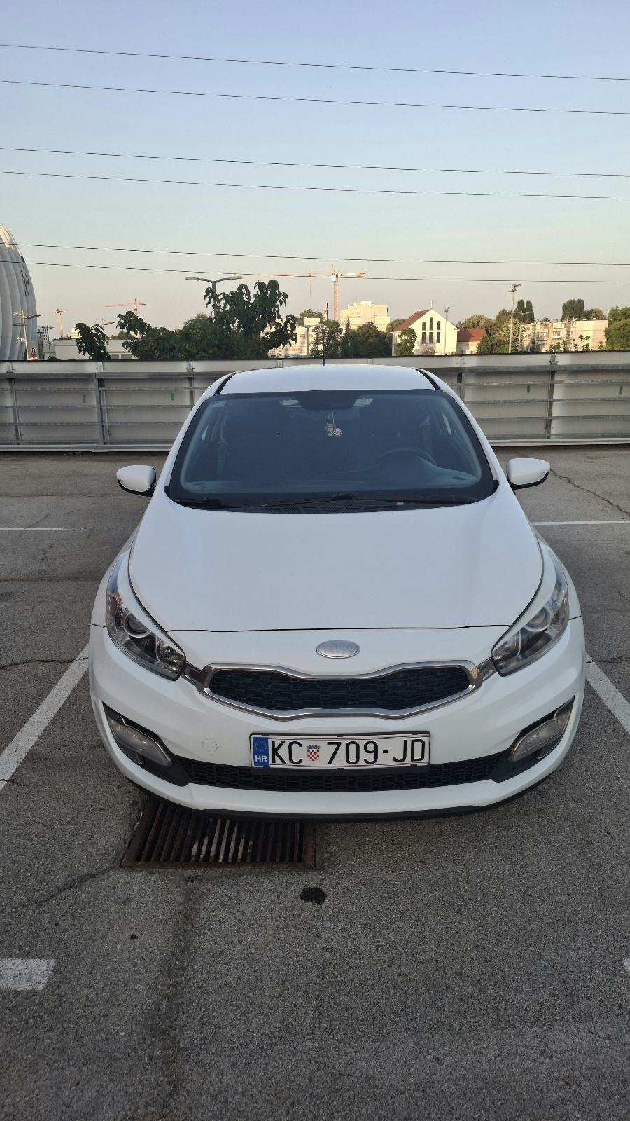 Kia Ceed (cee'd) 1,4 CRDi LX, fotografija 2