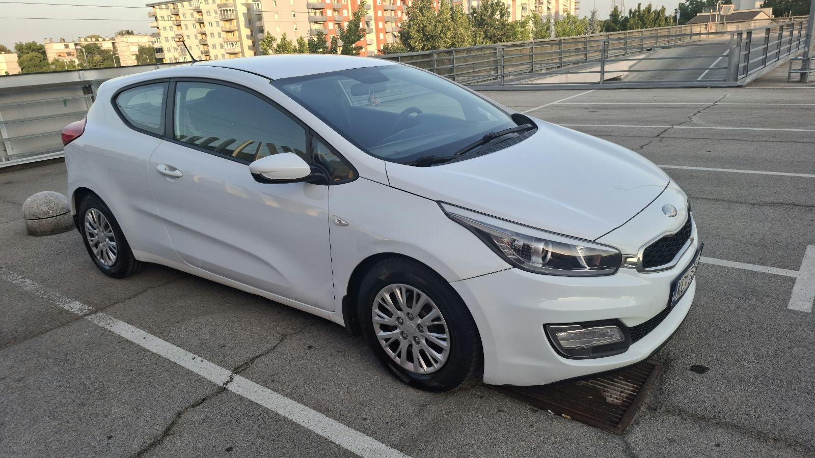 Kia Ceed (cee'd) 1,4 CRDi LX, fotografija 5