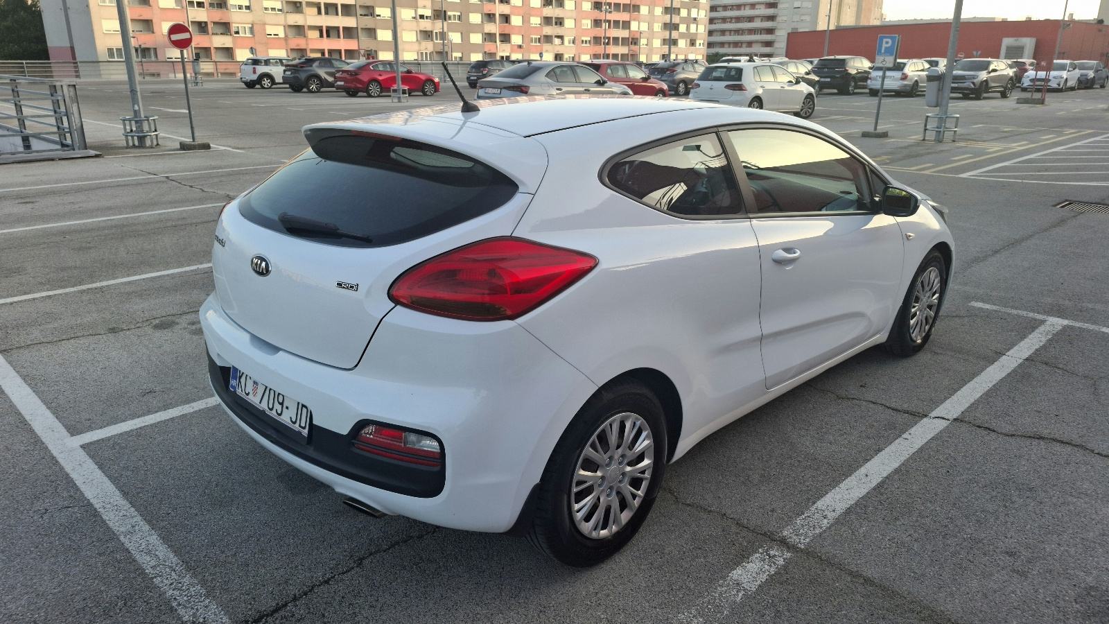Kia Ceed (cee'd) 1,4 CRDi LX, fotografija 11