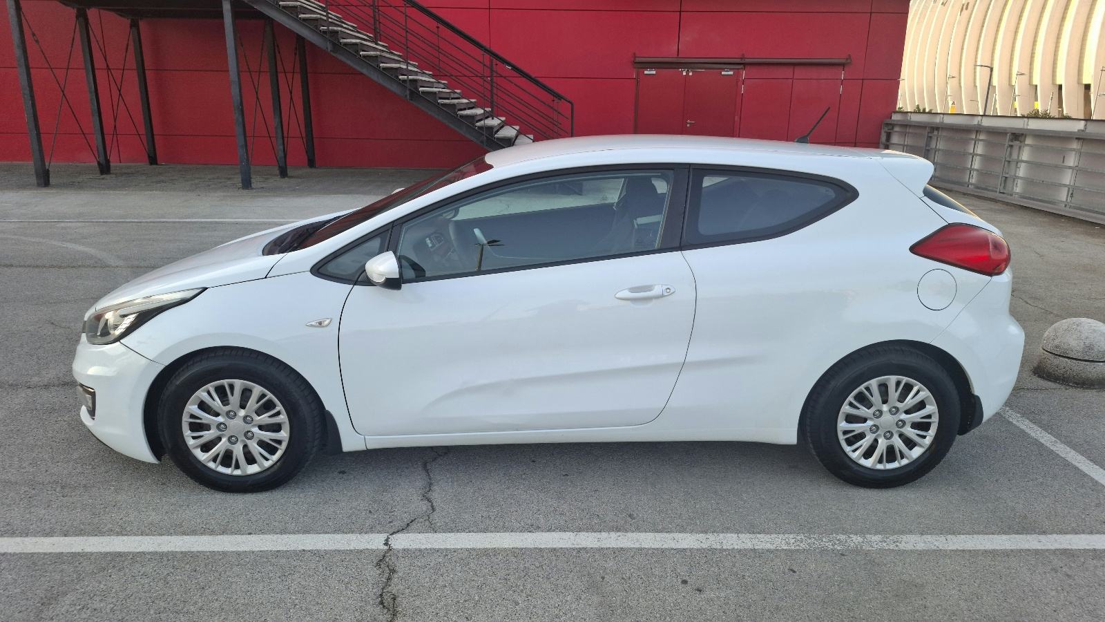 Kia Ceed (cee'd) 1,4 CRDi LX, fotografija 7