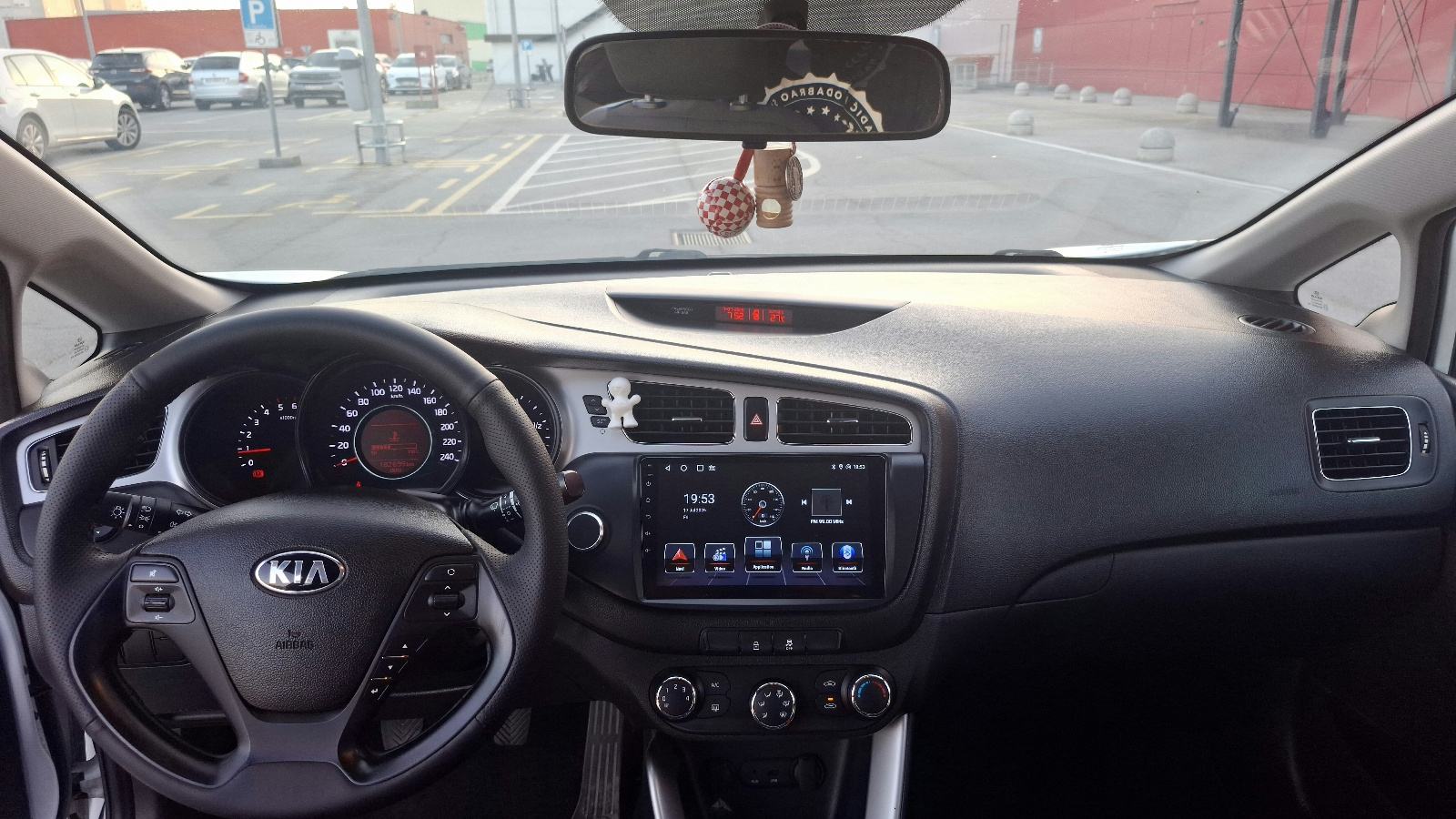 Kia Ceed (cee'd) 1,4 CRDi LX, fotografija 15