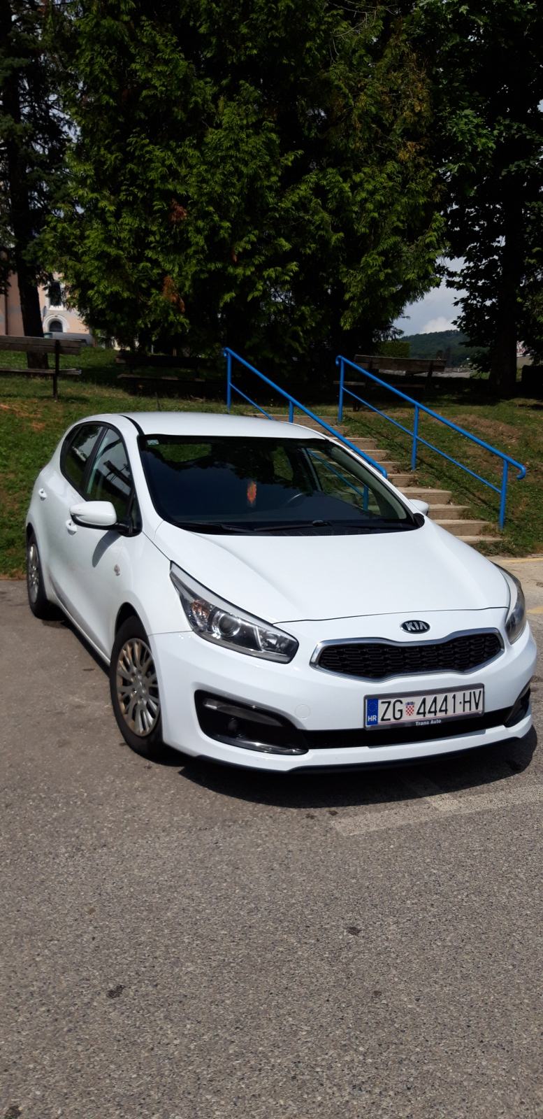 Kia Ceed 1,4 CRDi, garažiran, servisna, povoljno, pogled izvana - slika 1