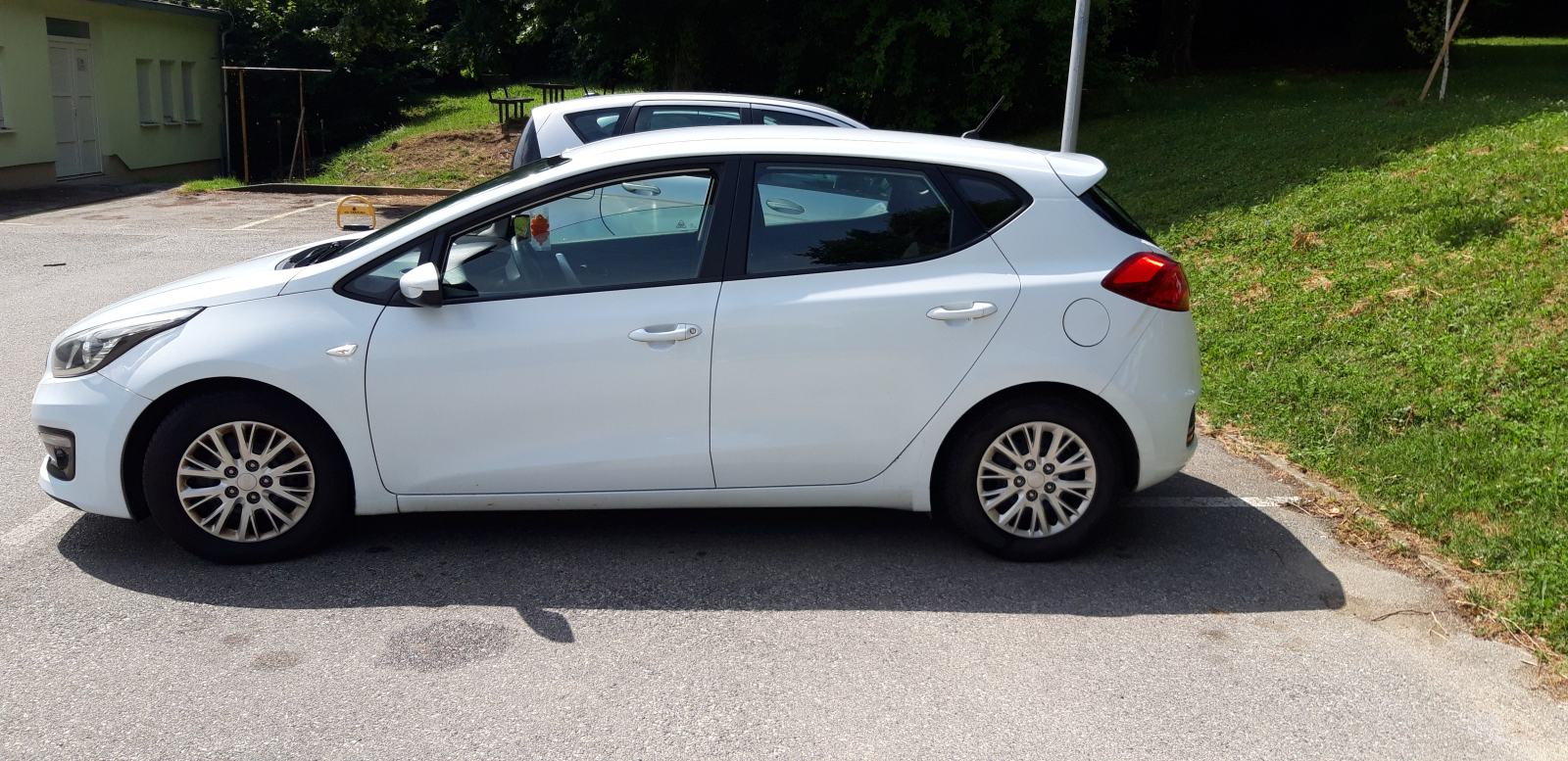 Kia Ceed 1,4 CRDi, garažiran, servisna, povoljno, pogled izvana - slika 3