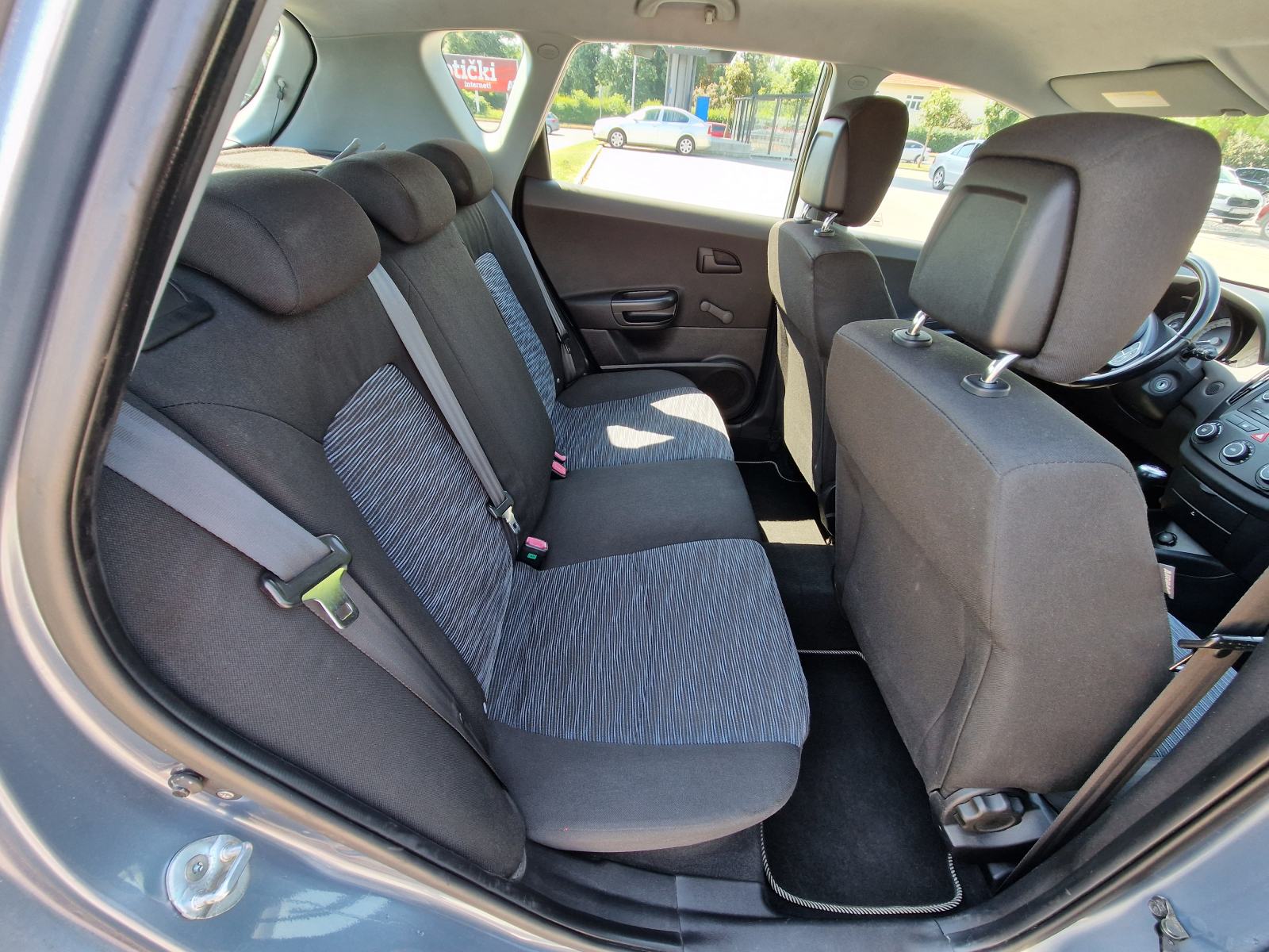 Kia Ceed (cee'd) 1,4 LX, fotografija 7