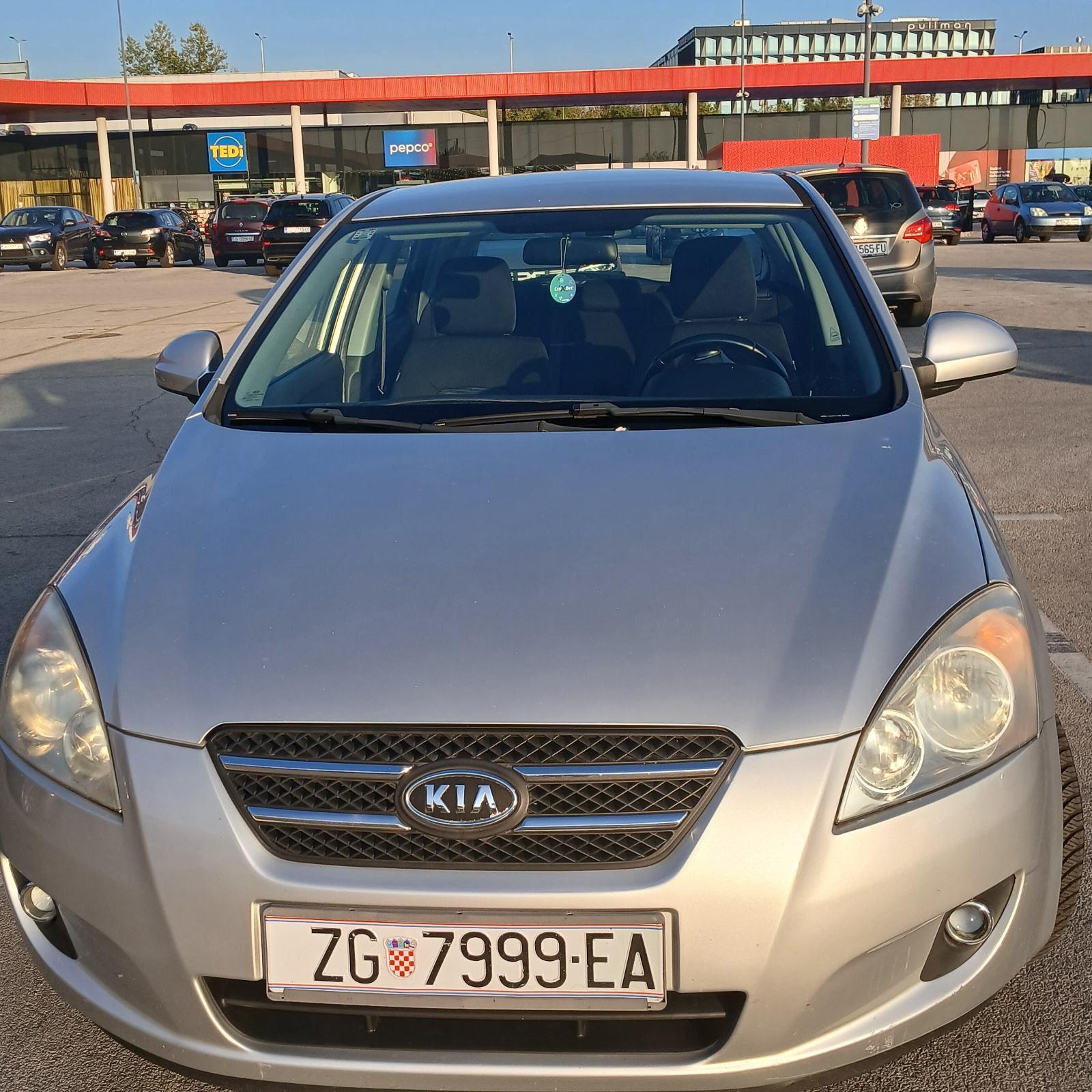Kia Ceed (cee'd) 1,4 LX, fotografija 1