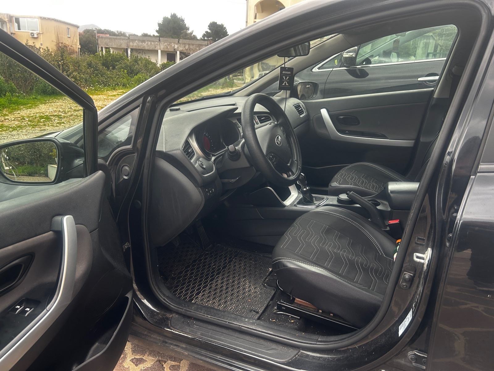 Kia Ceed (cee'd) 1,6 CRDi EX Alu, fotografija 6