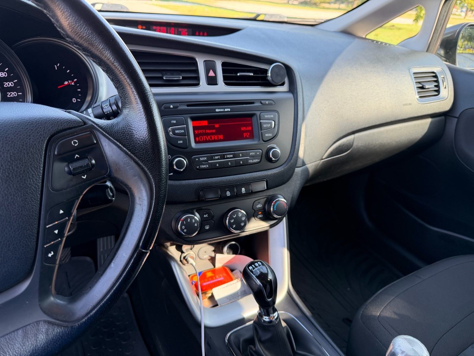 Kia Ceed (cee'd) 1,6 CRDi EX, fotografija 3