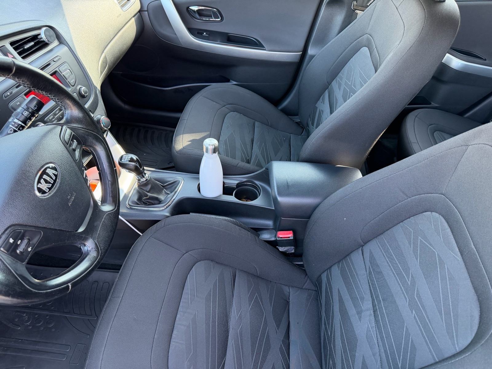 Kia Ceed (cee'd) 1,6 CRDi EX, fotografija 4