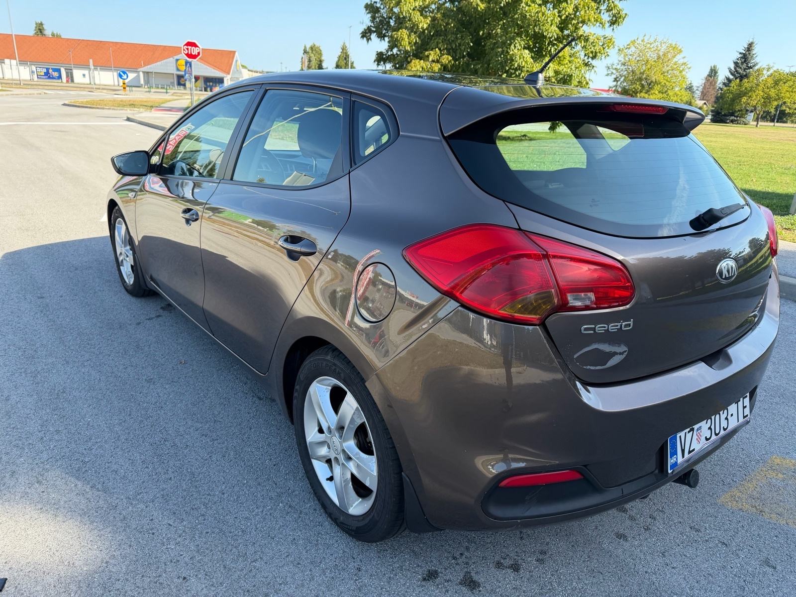 Kia Ceed (cee'd) 1,6 CRDi EX, fotografija 5