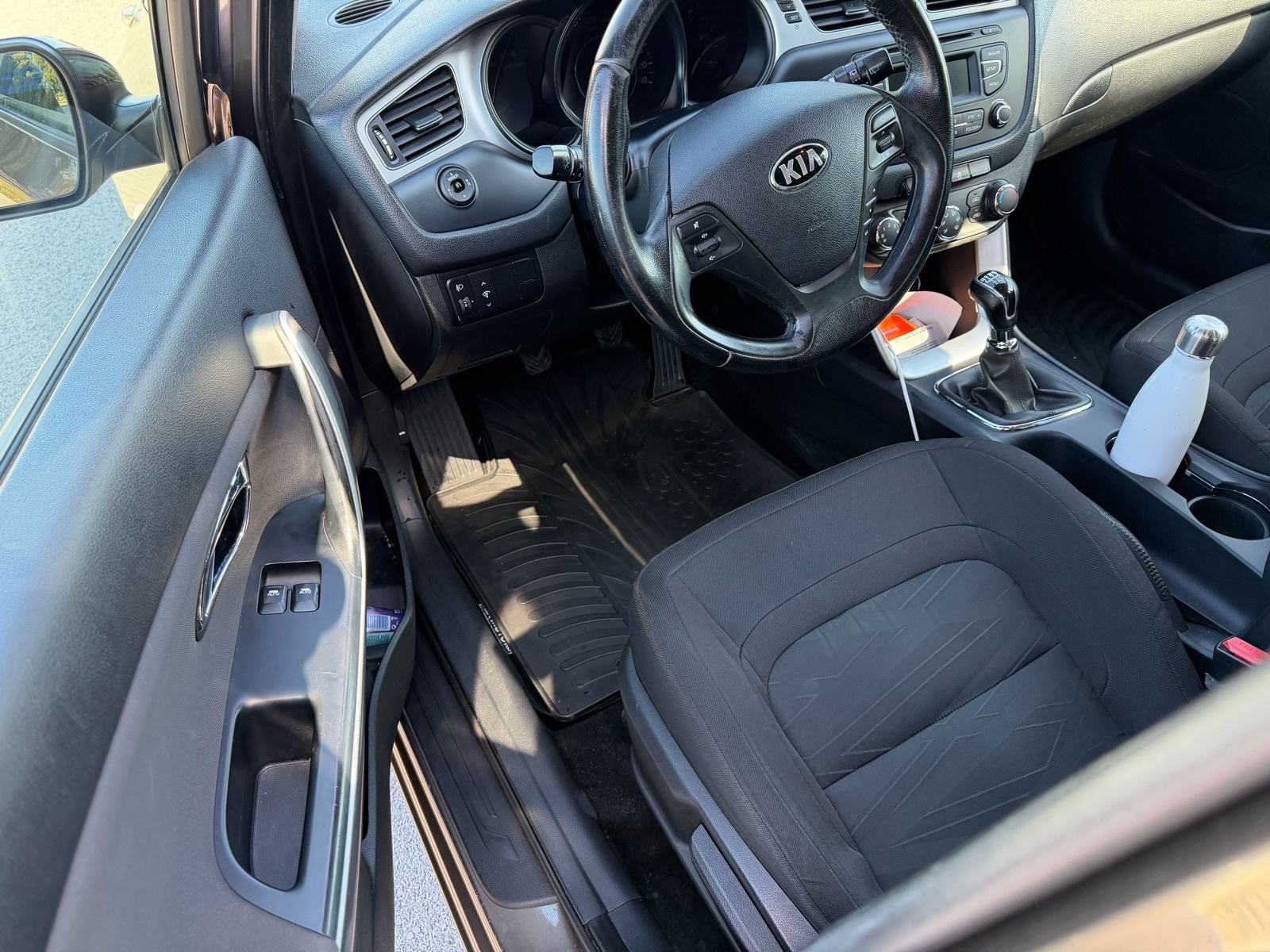 Kia Ceed (cee'd) 1,6 CRDi EX, fotografija 6
