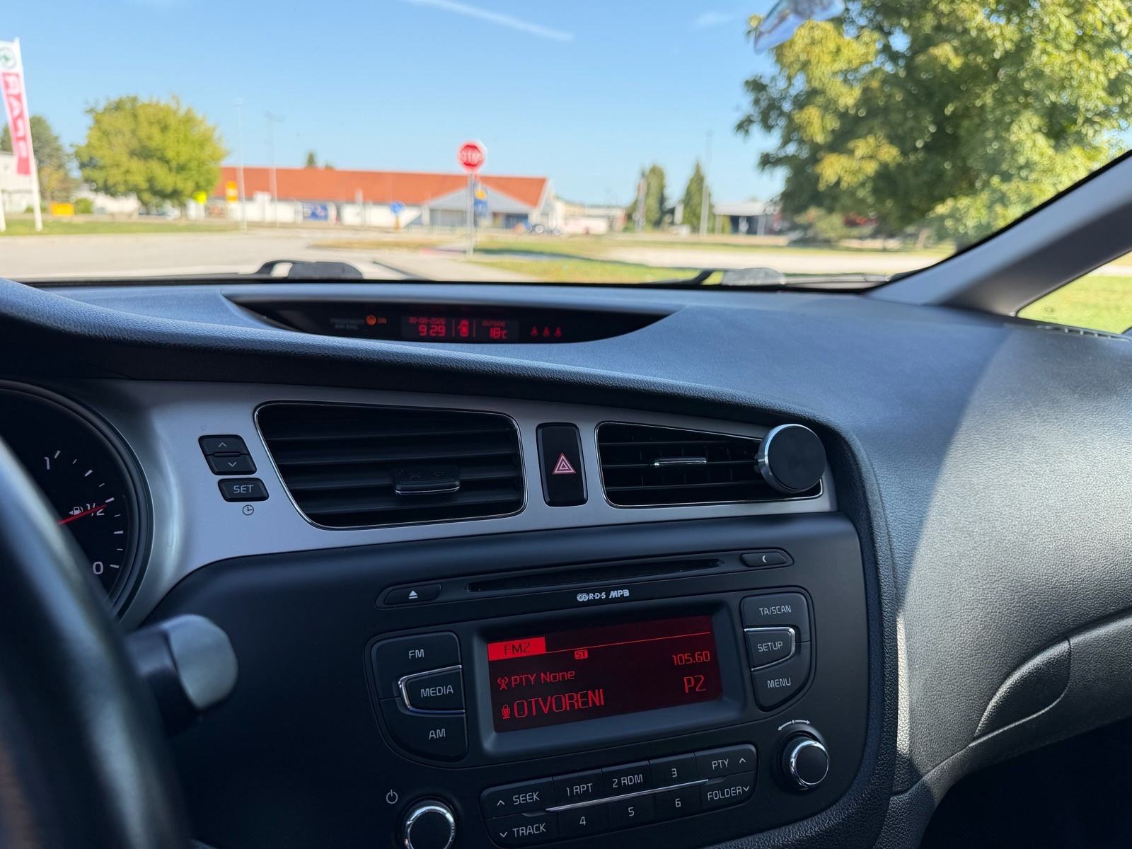 Kia Ceed (cee'd) 1,6 CRDi EX, fotografija 7