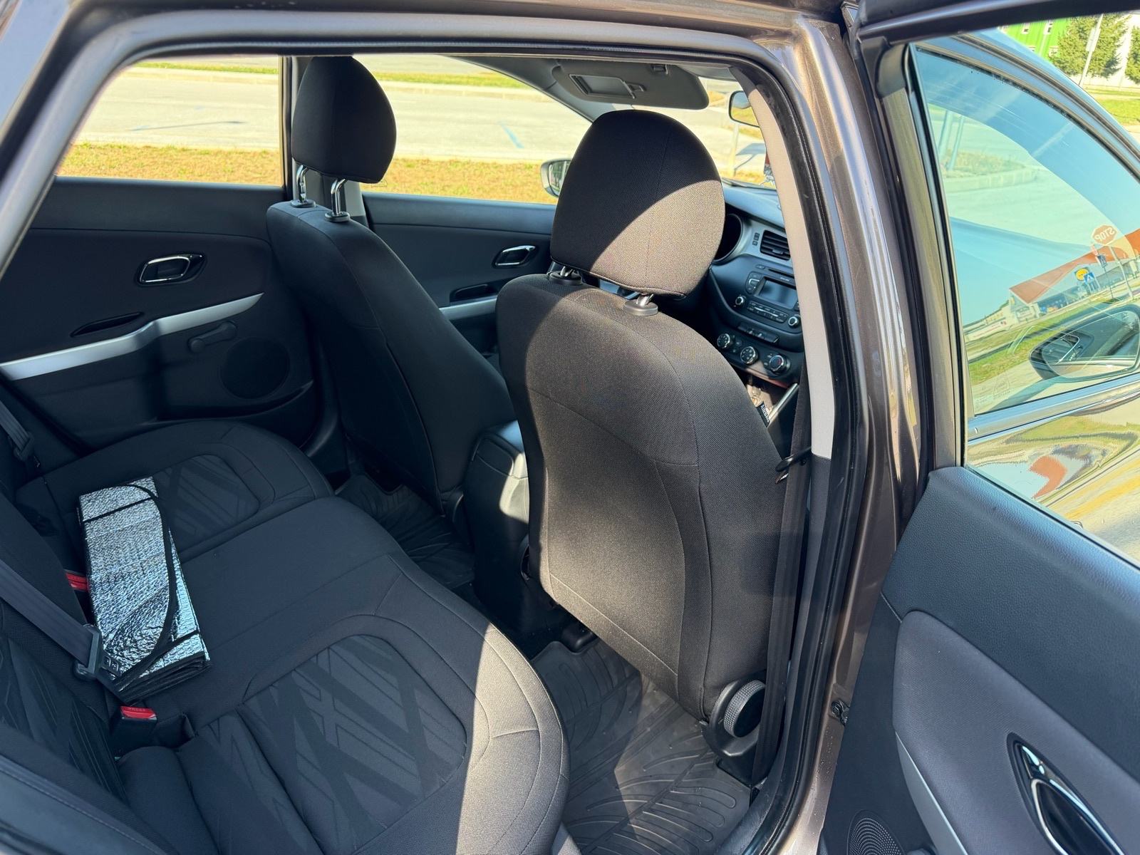Kia Ceed (cee'd) 1,6 CRDi EX, fotografija 8