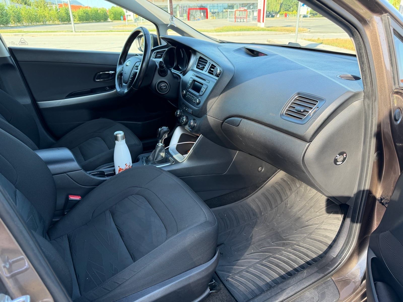 Kia Ceed (cee'd) 1,6 CRDi EX, fotografija 9