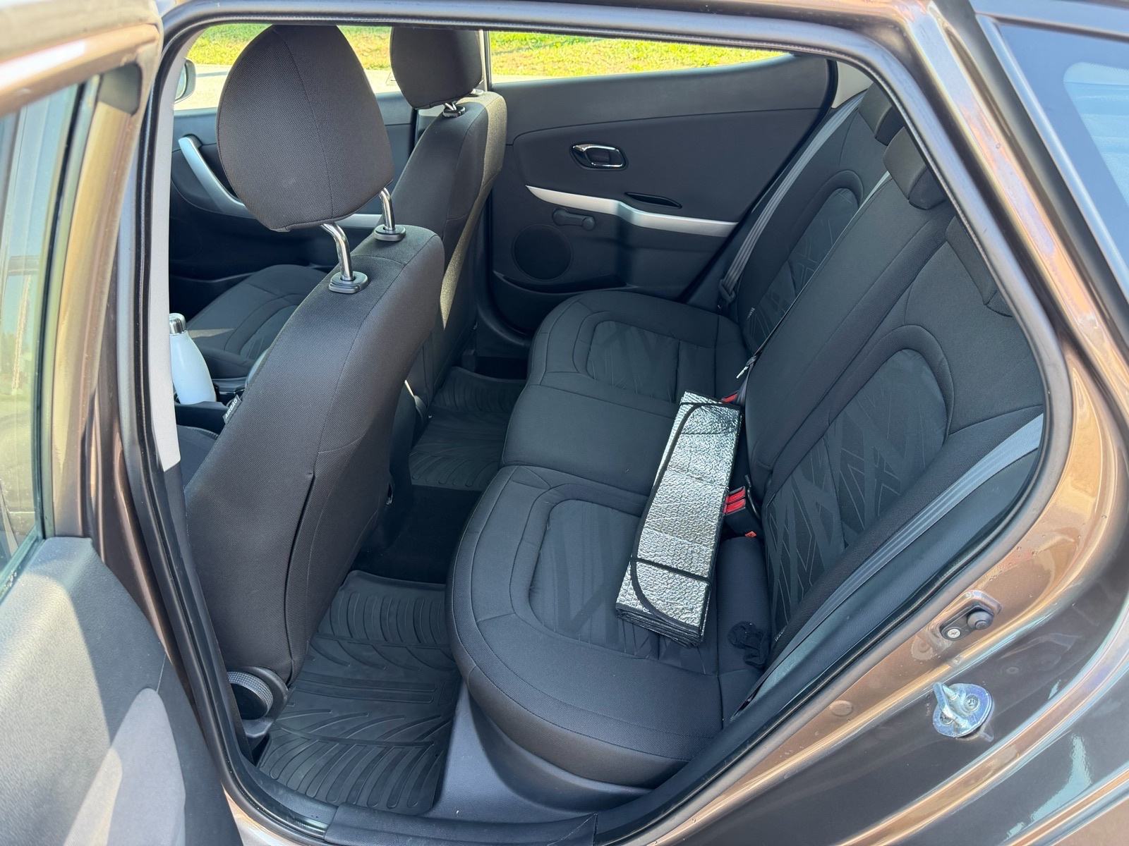 Kia Ceed (cee'd) 1,6 CRDi EX, fotografija 10
