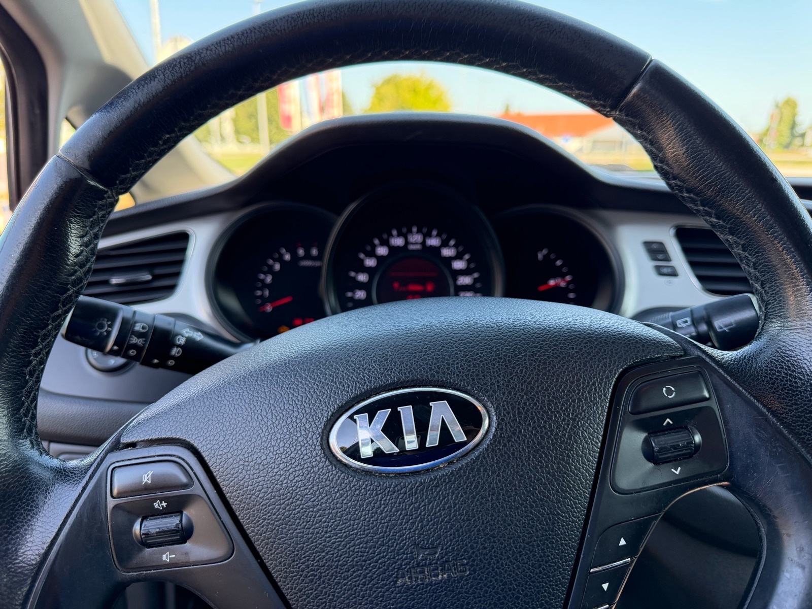 Kia Ceed (cee'd) 1,6 CRDi EX, fotografija 11